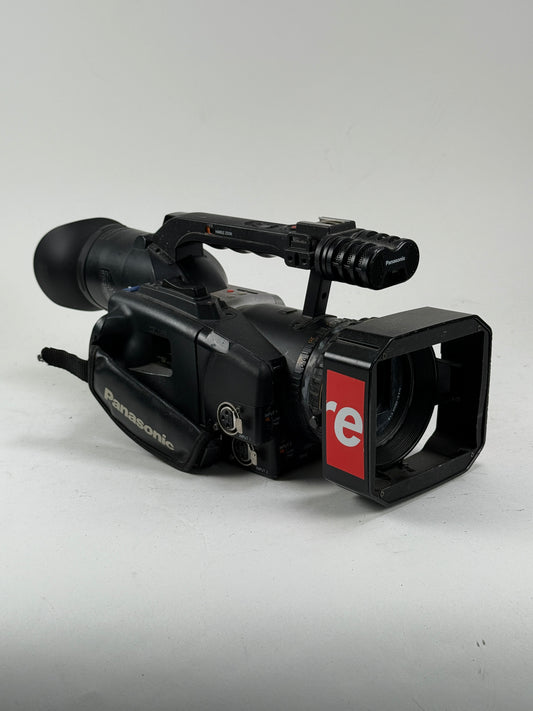Panasonic AG-DVX100 3CCD 24P MiniDV Camcorder