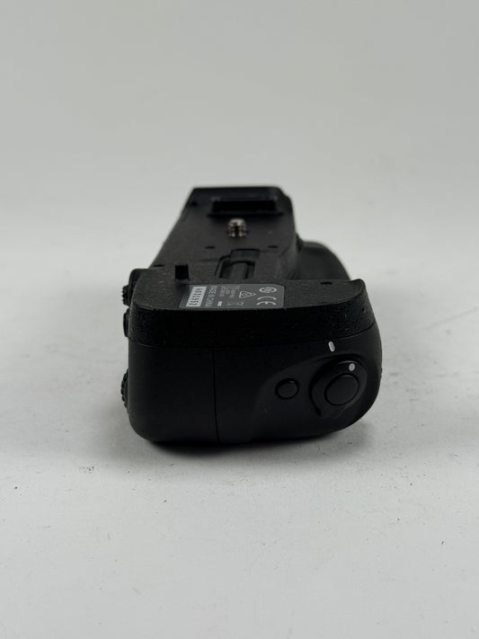 Genuine OEM Nikon MB-D18 Multi Power Battery Pack Grip for D850