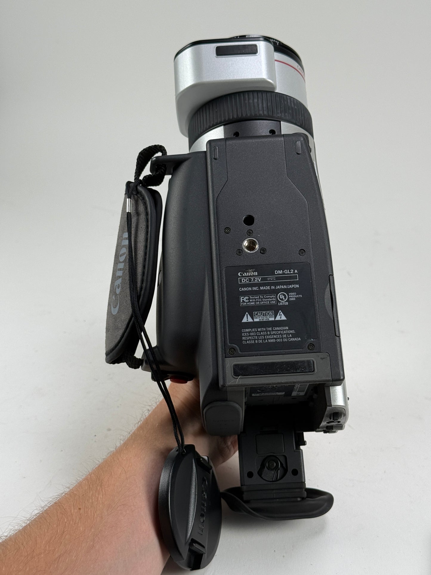 Canon DM-GL2 Silver 2.5″ LCD Lightweight MiniDV 3CCD Digital Video Camcorder