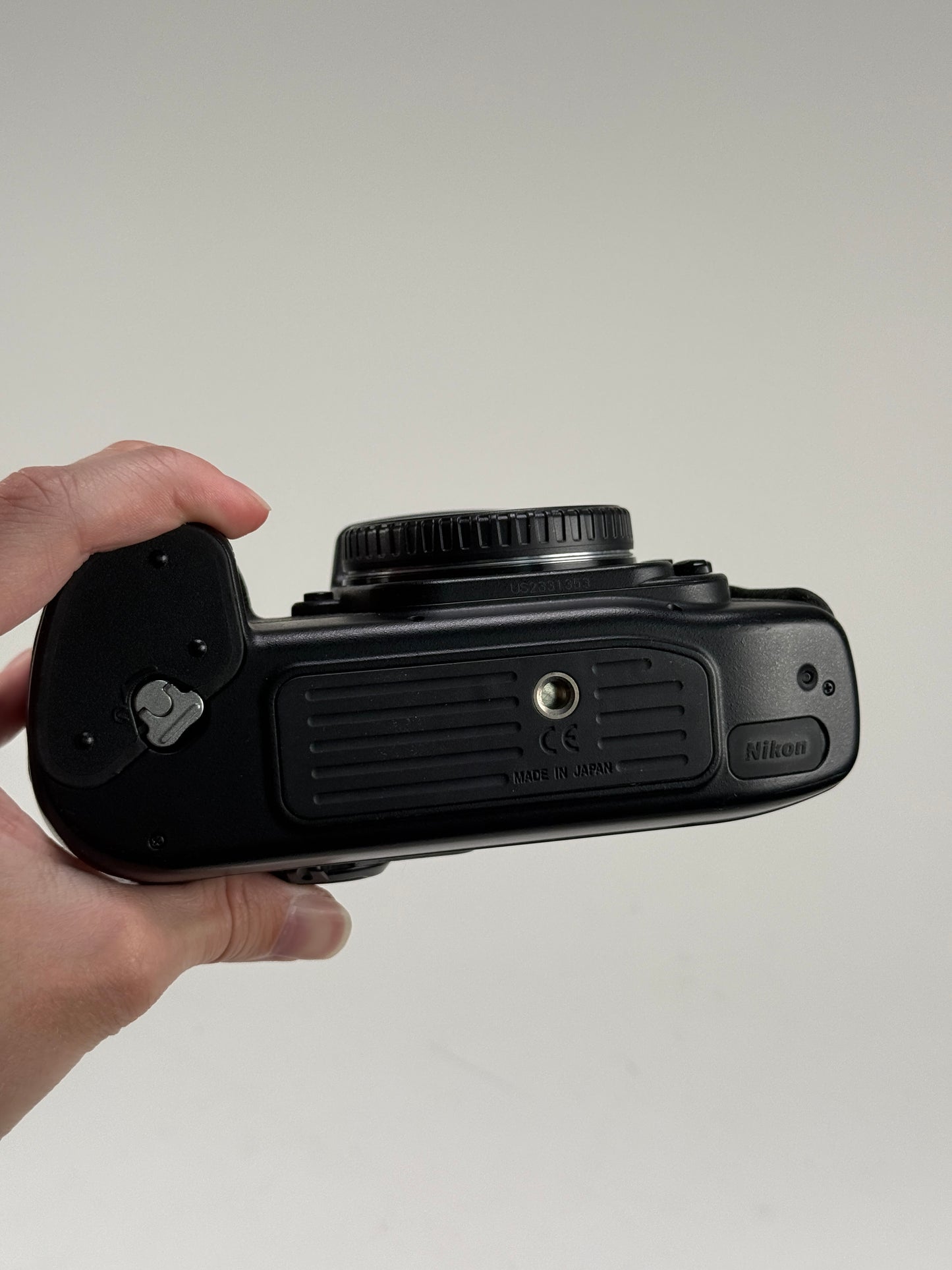 Nikon F100 35mm SLR Film Auto Focus AF Camera Body Black