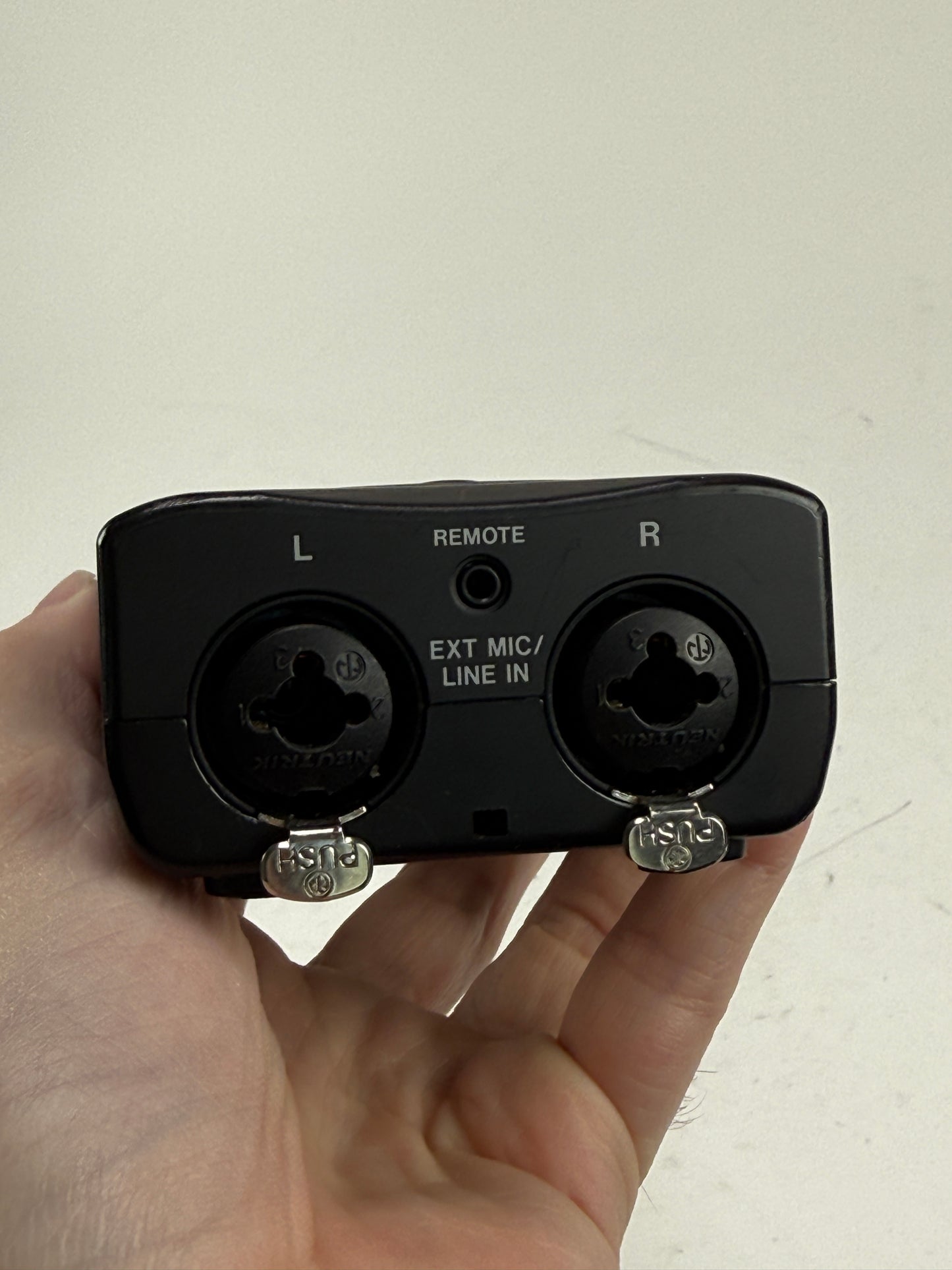 TASCAM DR-40 Linear PCM Handheld Digital Recorder