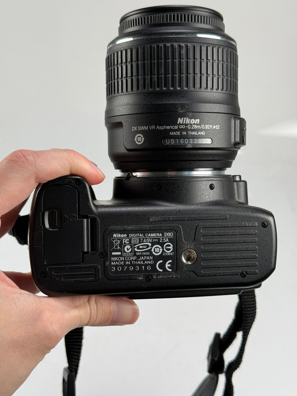 Nikon D60 10.2MP Digital SLR Camera - Kit with 18-55mm f3.5-5.6 VR Lens