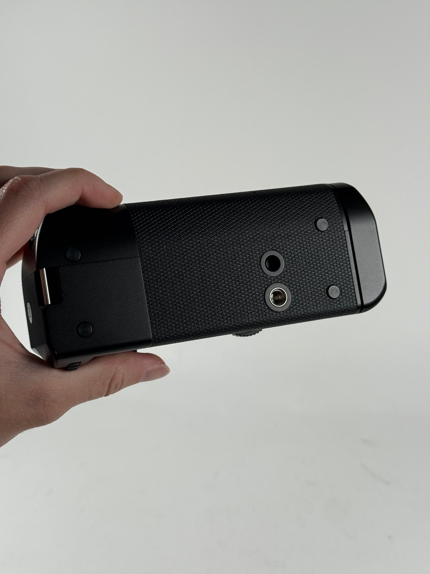 Leica HG-SCL6 Multi-Function Handgrip for SL2 16061