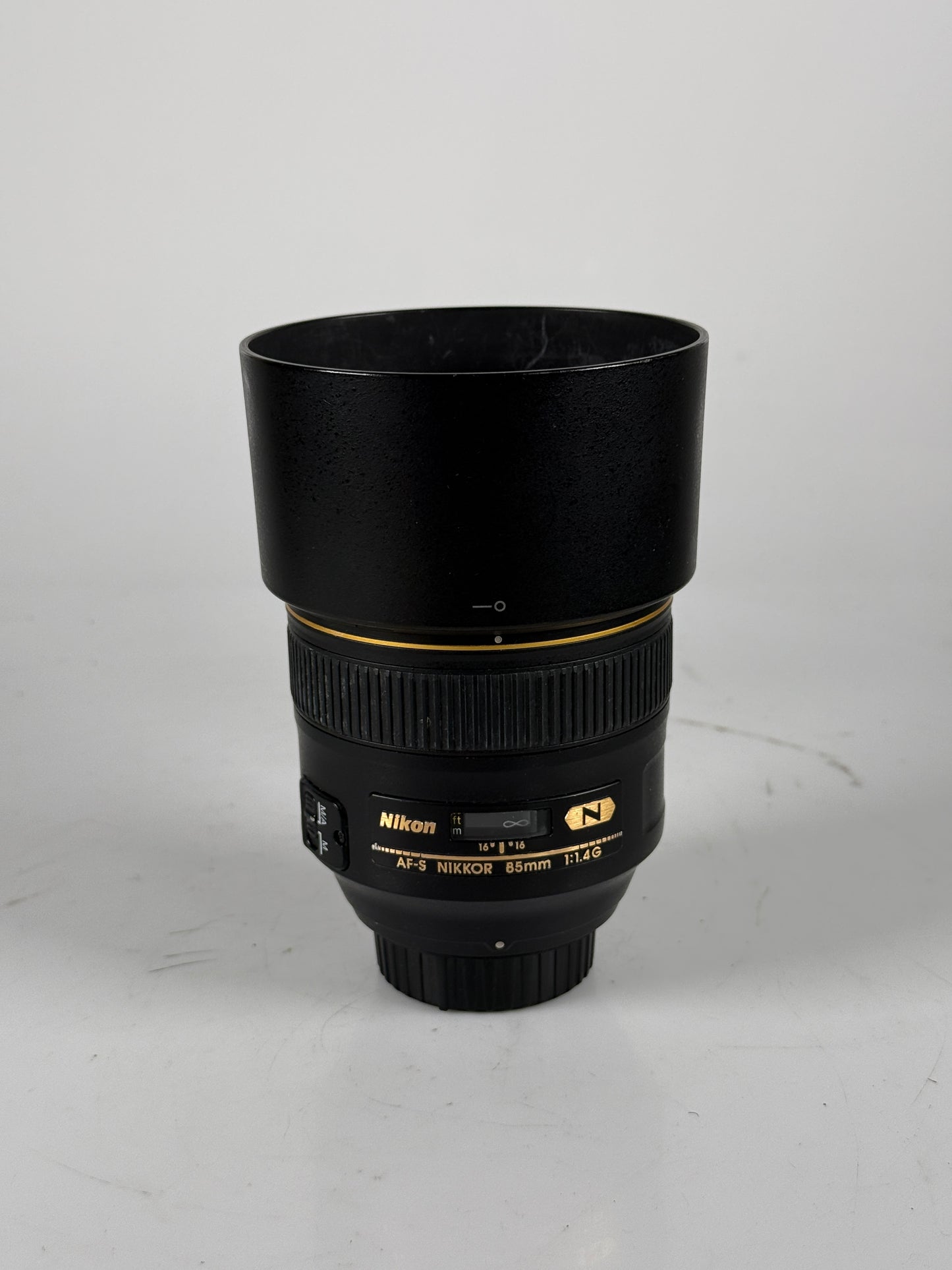 Nikon AF-S NIKKOR 85mm f1.4G N Lens with Hood