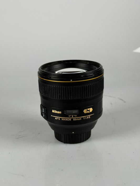 Nikon AF-S NIKKOR 85mm f1.4G N Lens with Hood