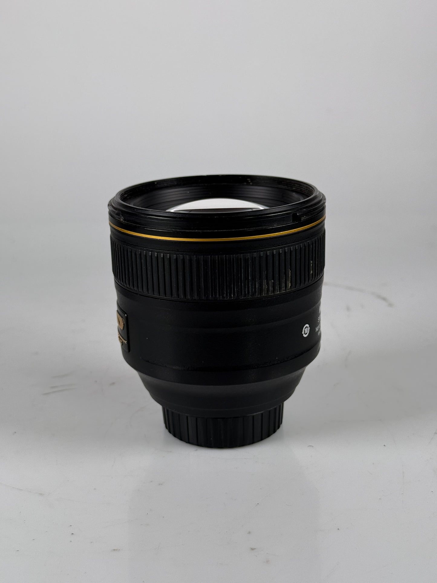 Nikon AF-S NIKKOR 85mm f1.4G N Lens with Hood