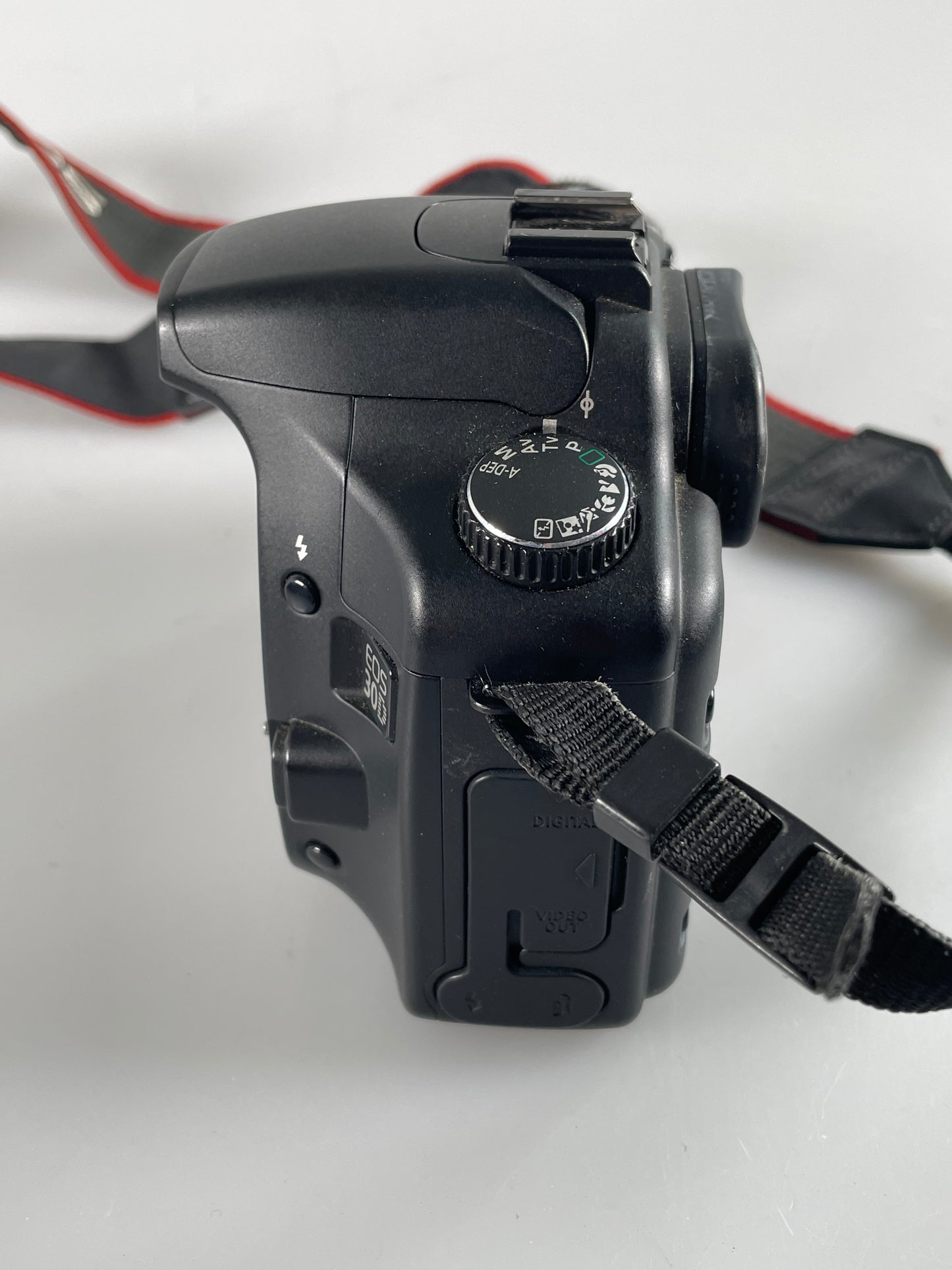 Canon EOS 30D 8.2MP Built-In-Flash Digital SLR Camera
