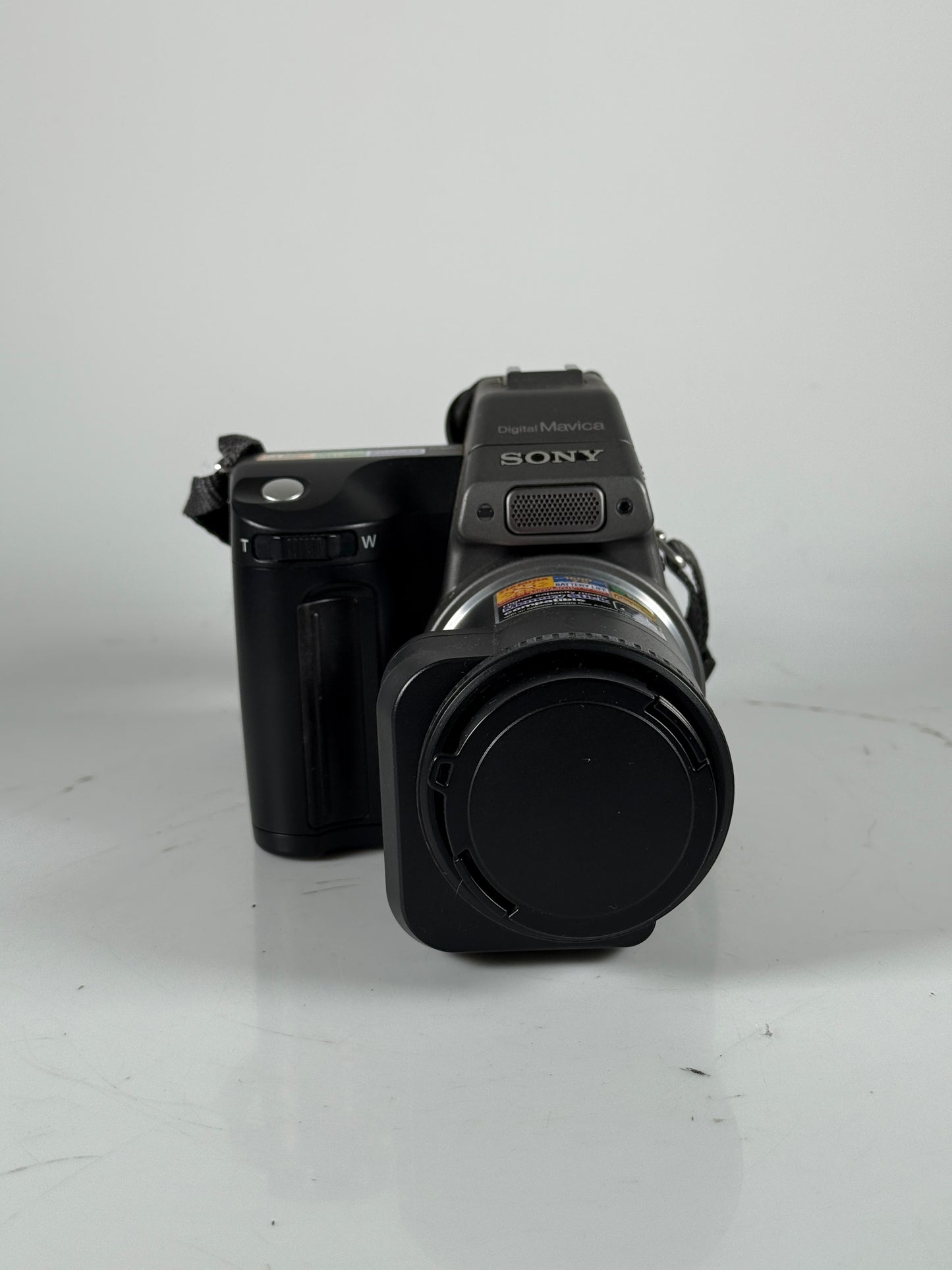 Sony Mavica MVC-FD95 2.1MP 10x Optical 3.5" Floppy Disk Digital Camera