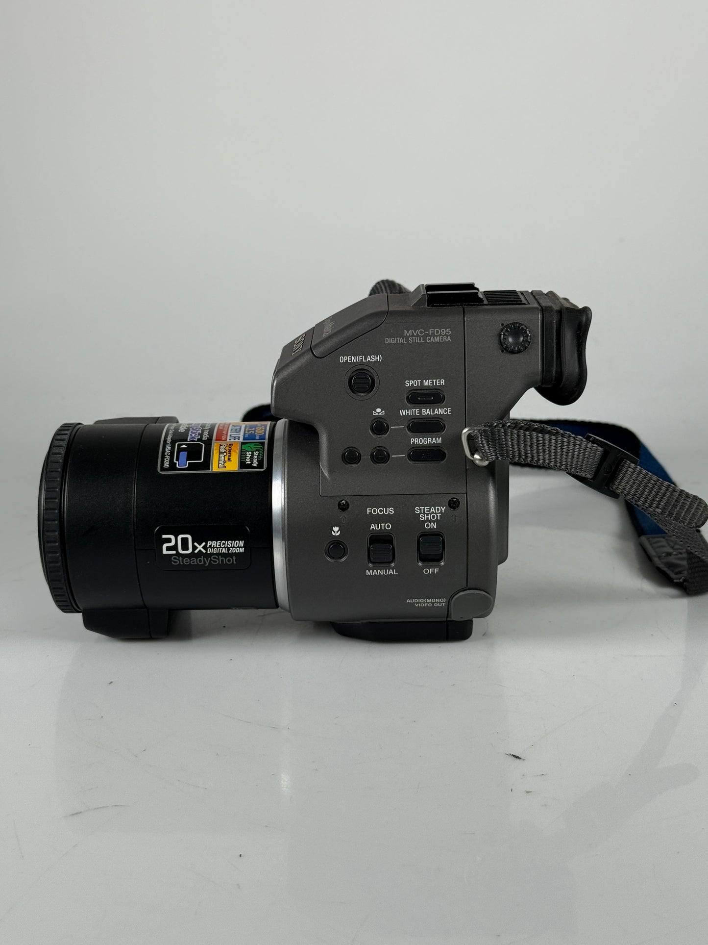 Sony Mavica MVC-FD95 2.1MP 10x Optical 3.5" Floppy Disk Digital Camera