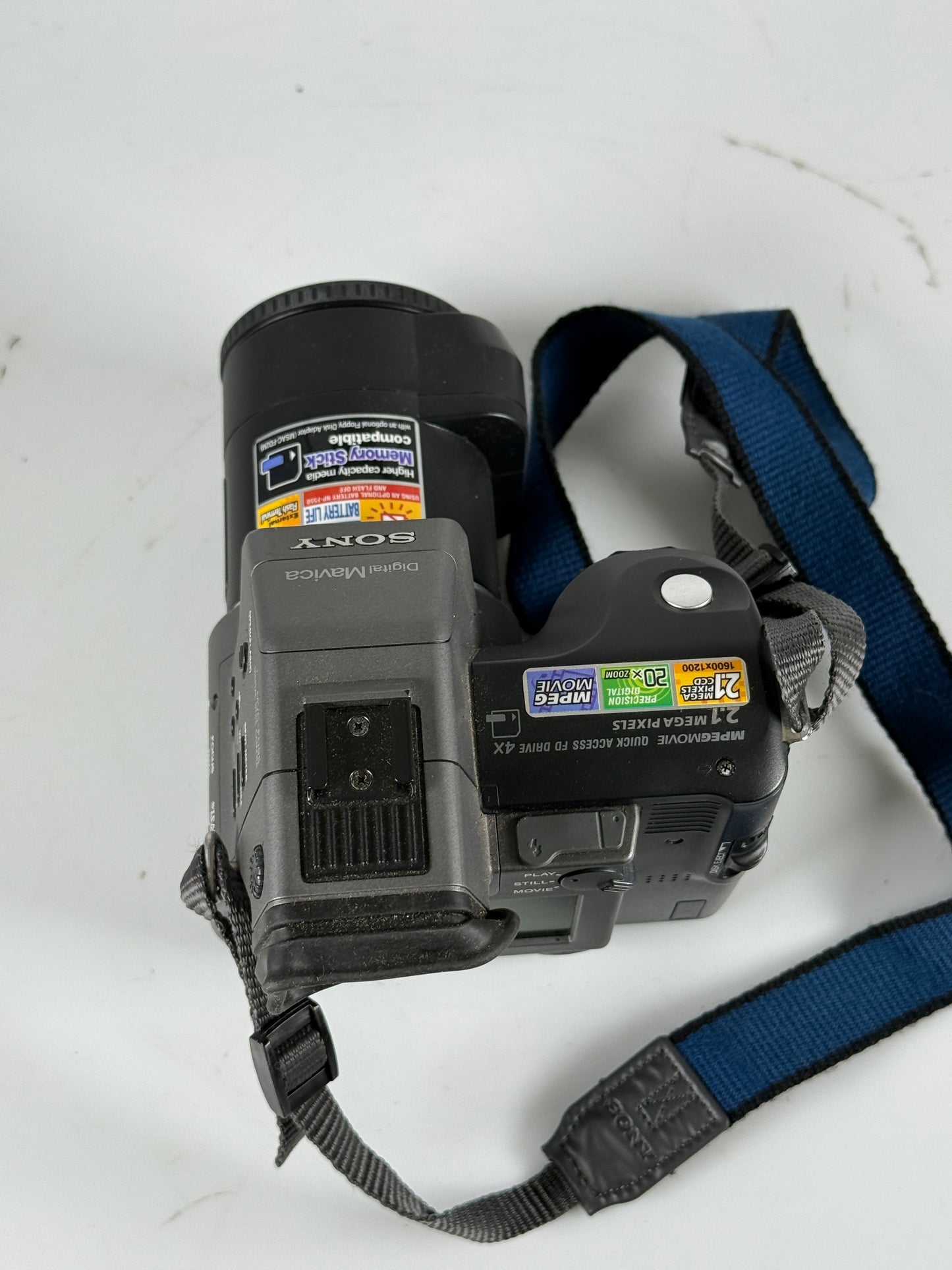 Sony Mavica MVC-FD95 2.1MP 10x Optical 3.5" Floppy Disk Digital Camera