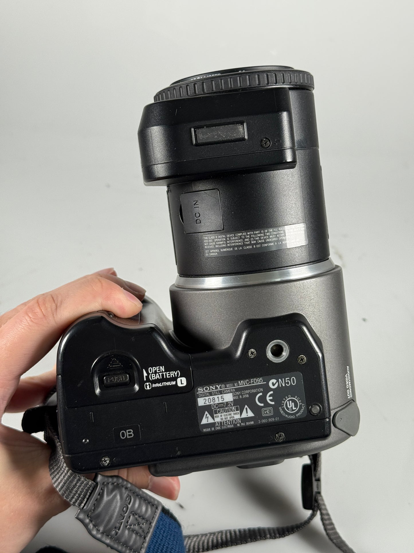 Sony Mavica MVC-FD95 2.1MP 10x Optical 3.5" Floppy Disk Digital Camera