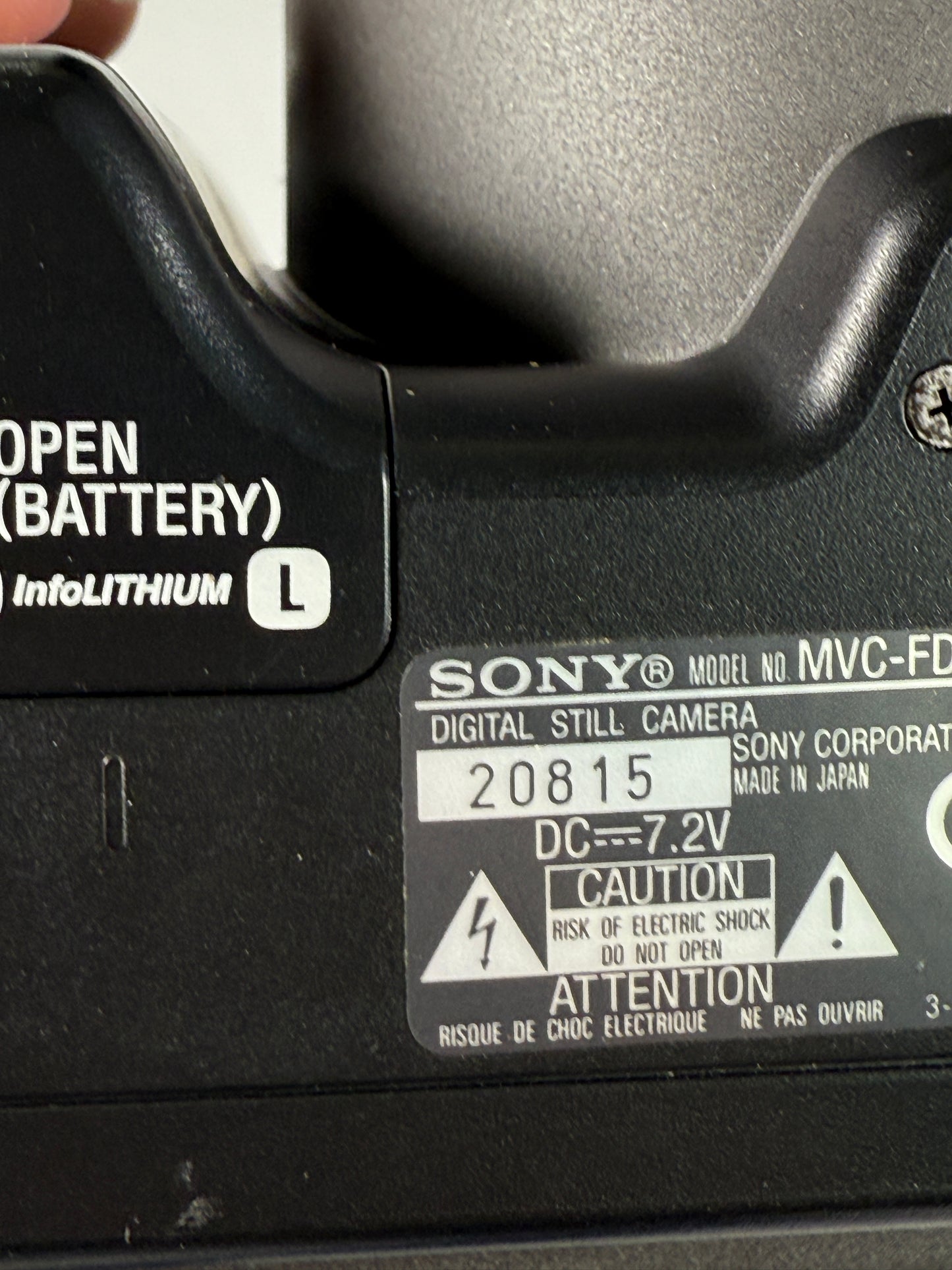 Sony Mavica MVC-FD95 2.1MP 10x Optical 3.5" Floppy Disk Digital Camera