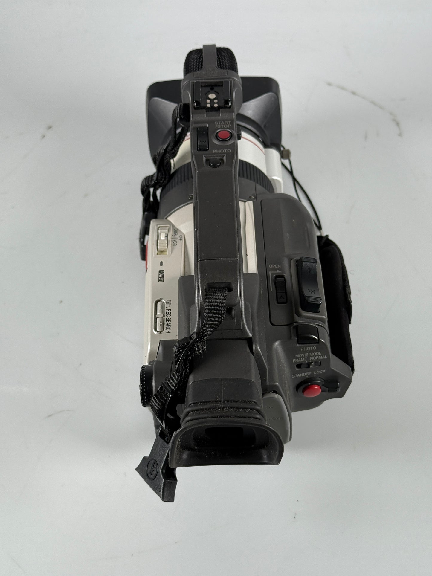 Canon GL1 Portable Handheld 3CCD Digital Mini DV Video Camera Camcorder
