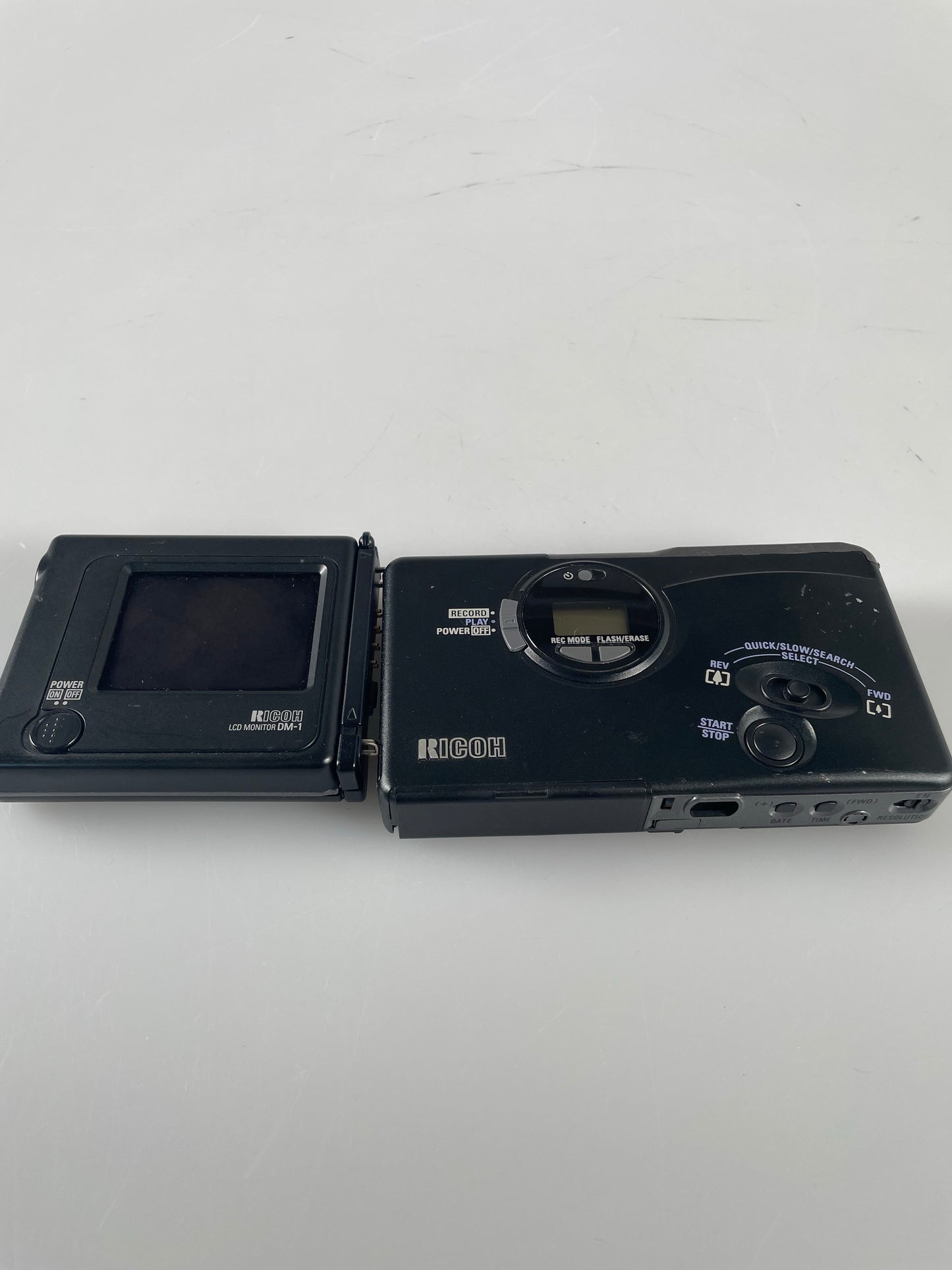 RICOH RDC-1 DIGITAL CAMERA w/DM-1 LCD MONITOR +BATTS+8MB CARD