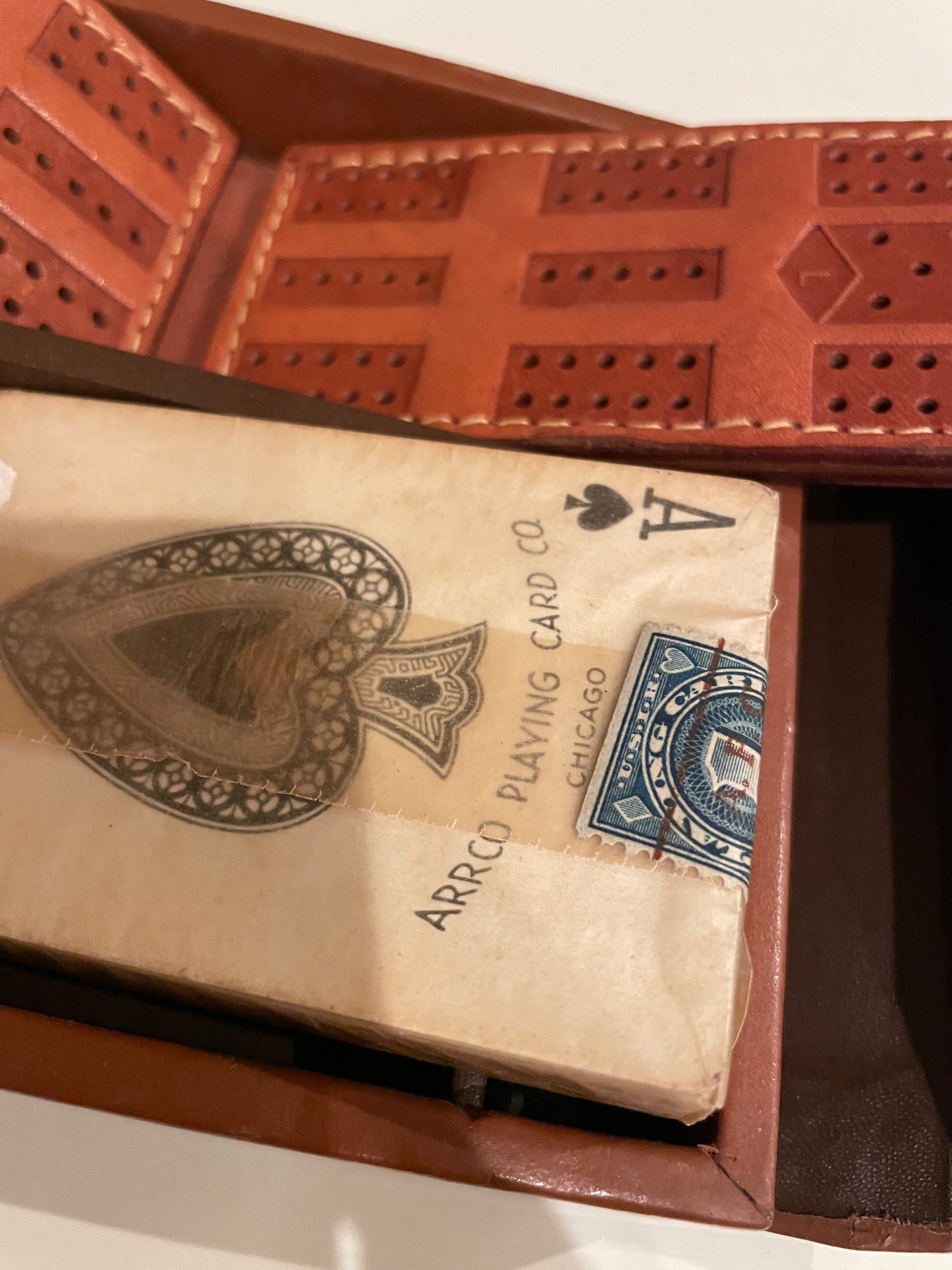 Vintage ES Lowe NY Leather travel cribbage set w/ sealed ARRCO playing cards
