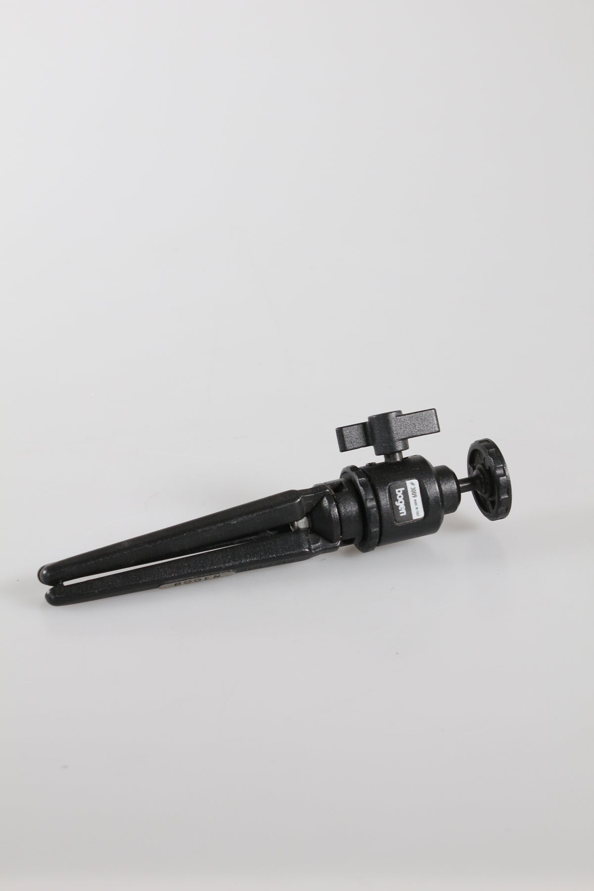 Bogen Manfrotto Table Top Tripod 3009 Micro Fluid Ball Head