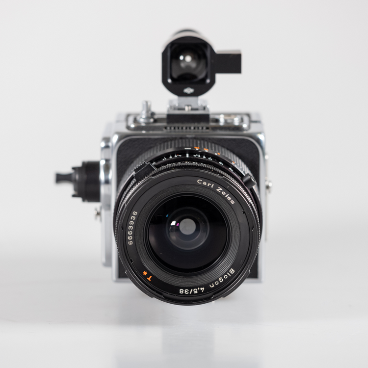 Small Format Camera Example The Ultimate Guide to Medium Format Film Cameras – Cardinal Camera Used