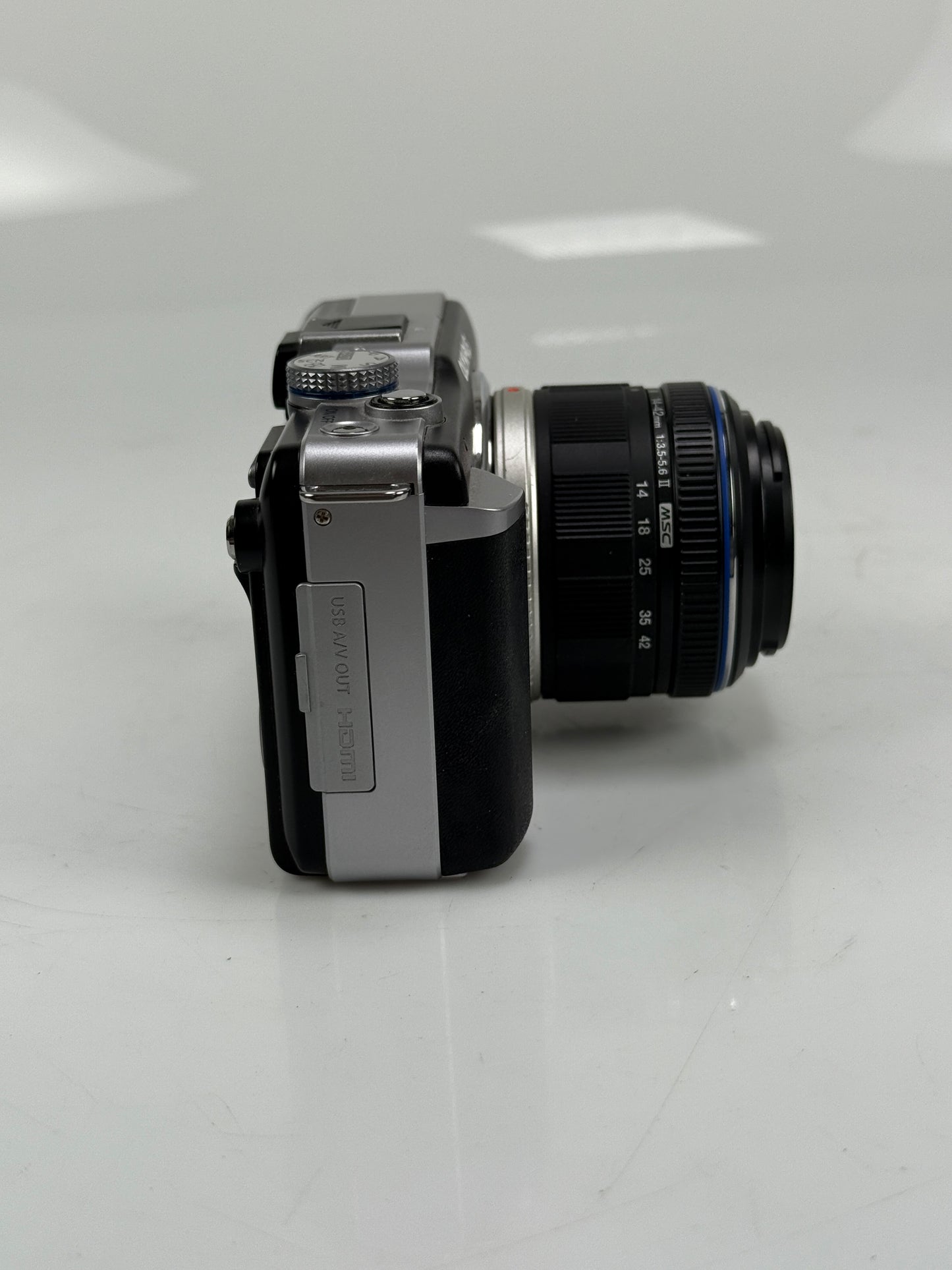 Olympus E-PL1  12.3MP mirrorless digital camera body black with 14-42mm L ED lens