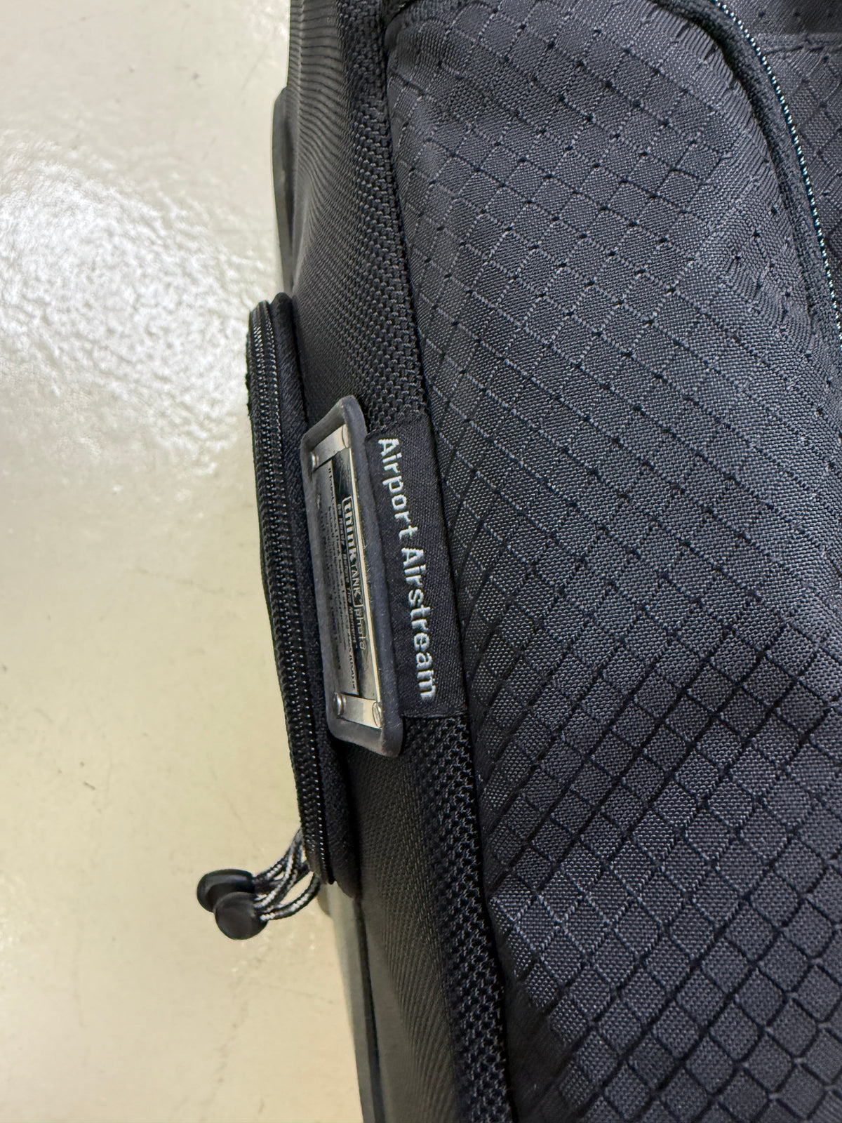 Think Tank Airport Airstream Rolling Camera Bag DSLR Travel Case w Dividers
