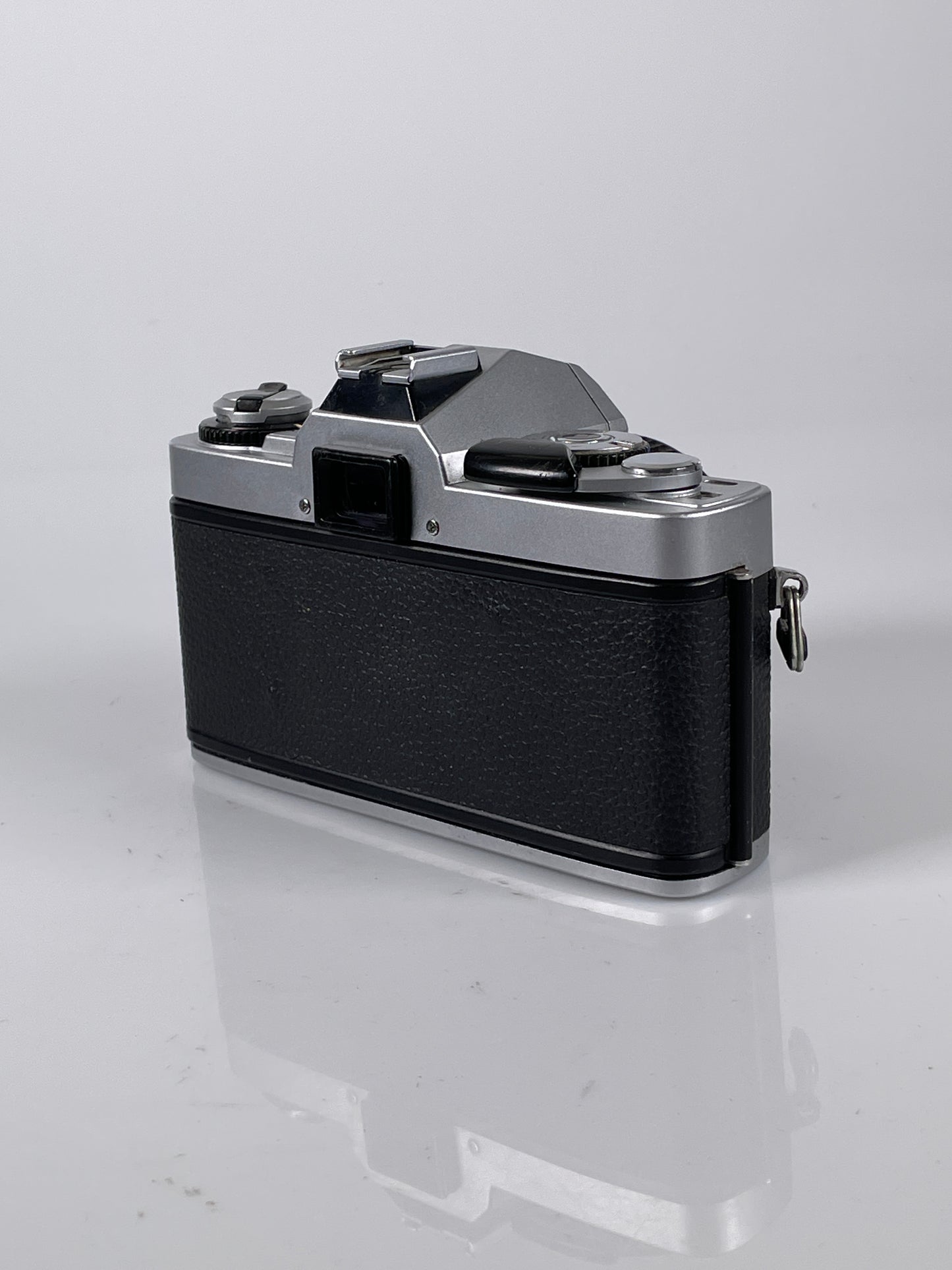 Minolta XG-A 35mm SLR Film Camera Body MD MC SR w/ 50mm f1.7 kit