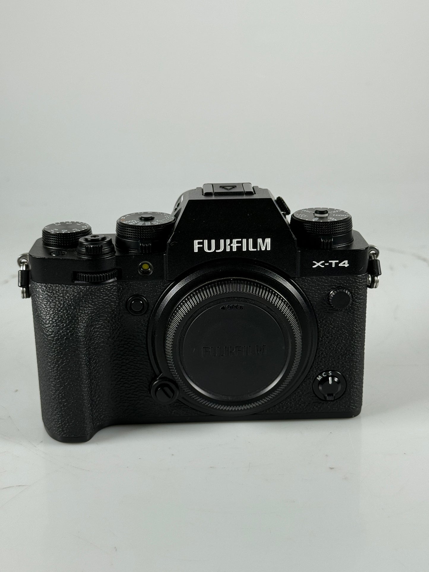 Fuji Fujifilm XT4 XT-4 26.1MP Black Body Only
