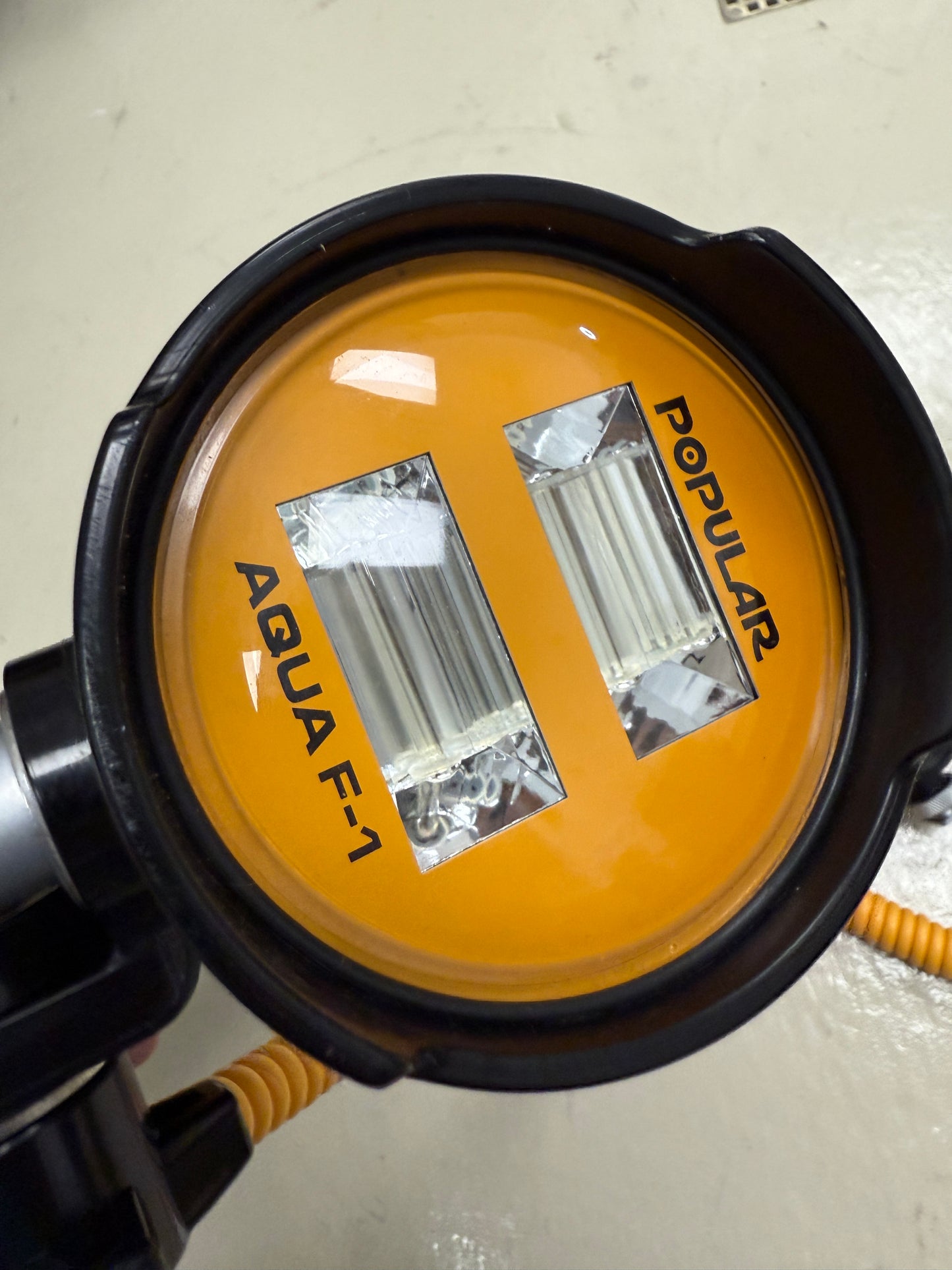 Popular Aqua F-1 underwater camera light