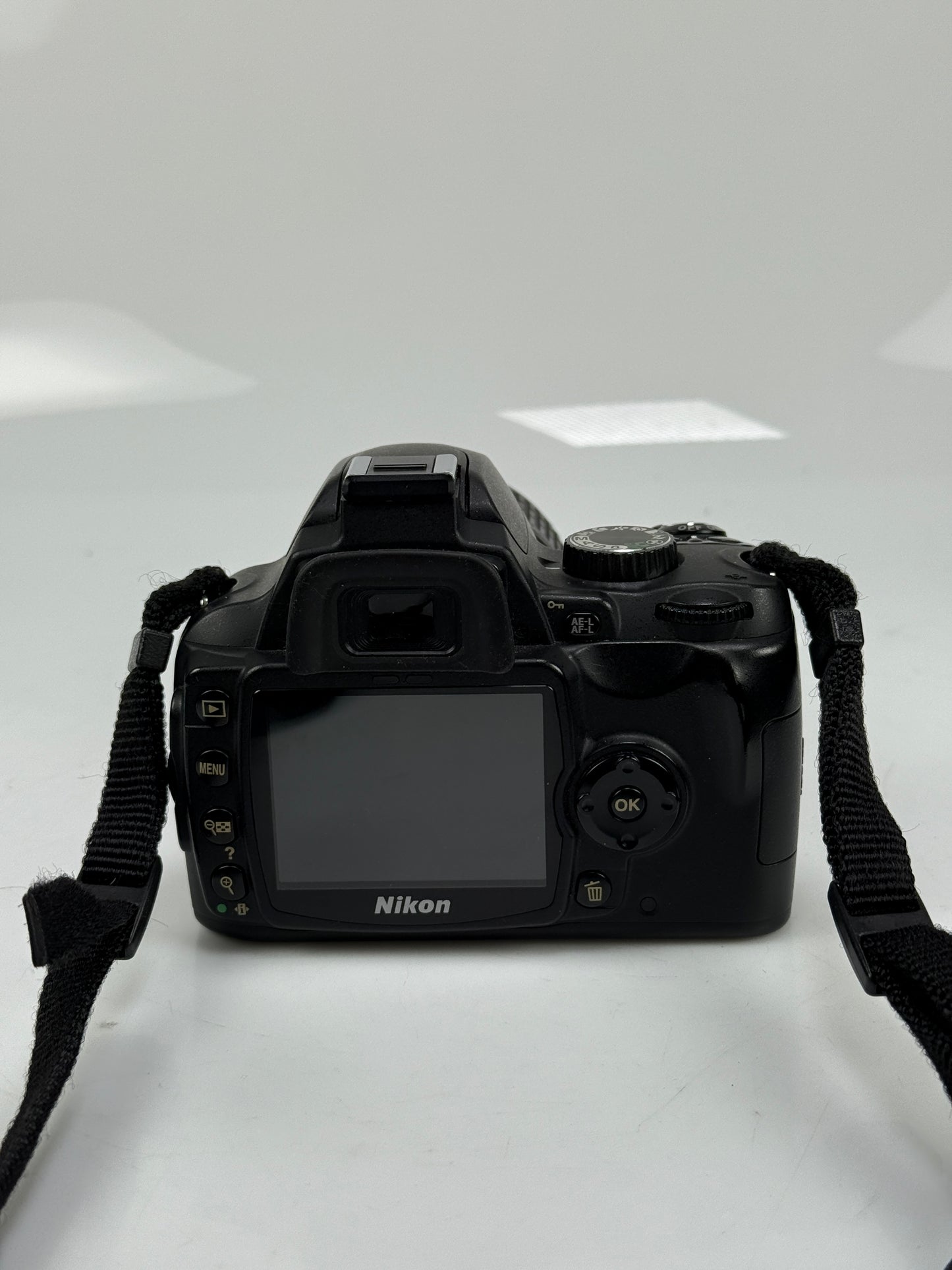 Nikon D D60 10.2MP Digital SLR Camera - Kit with 18-55mm f3.5-5.6 VR Lens