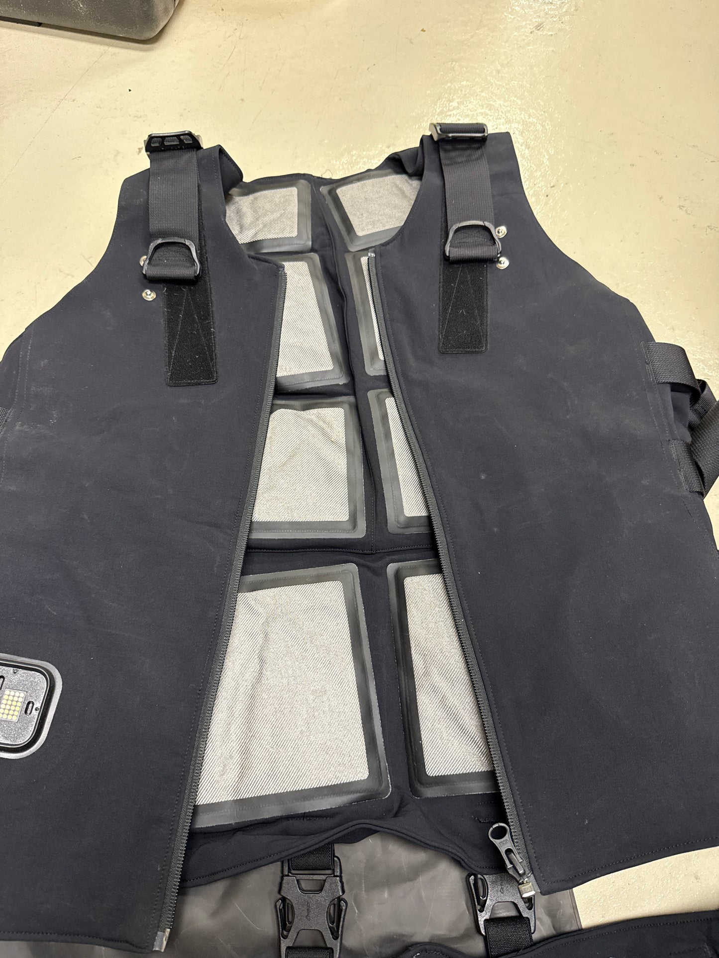 Complete Katalyst EMS Body Training System; Suit - L, Base layer, arms Size M