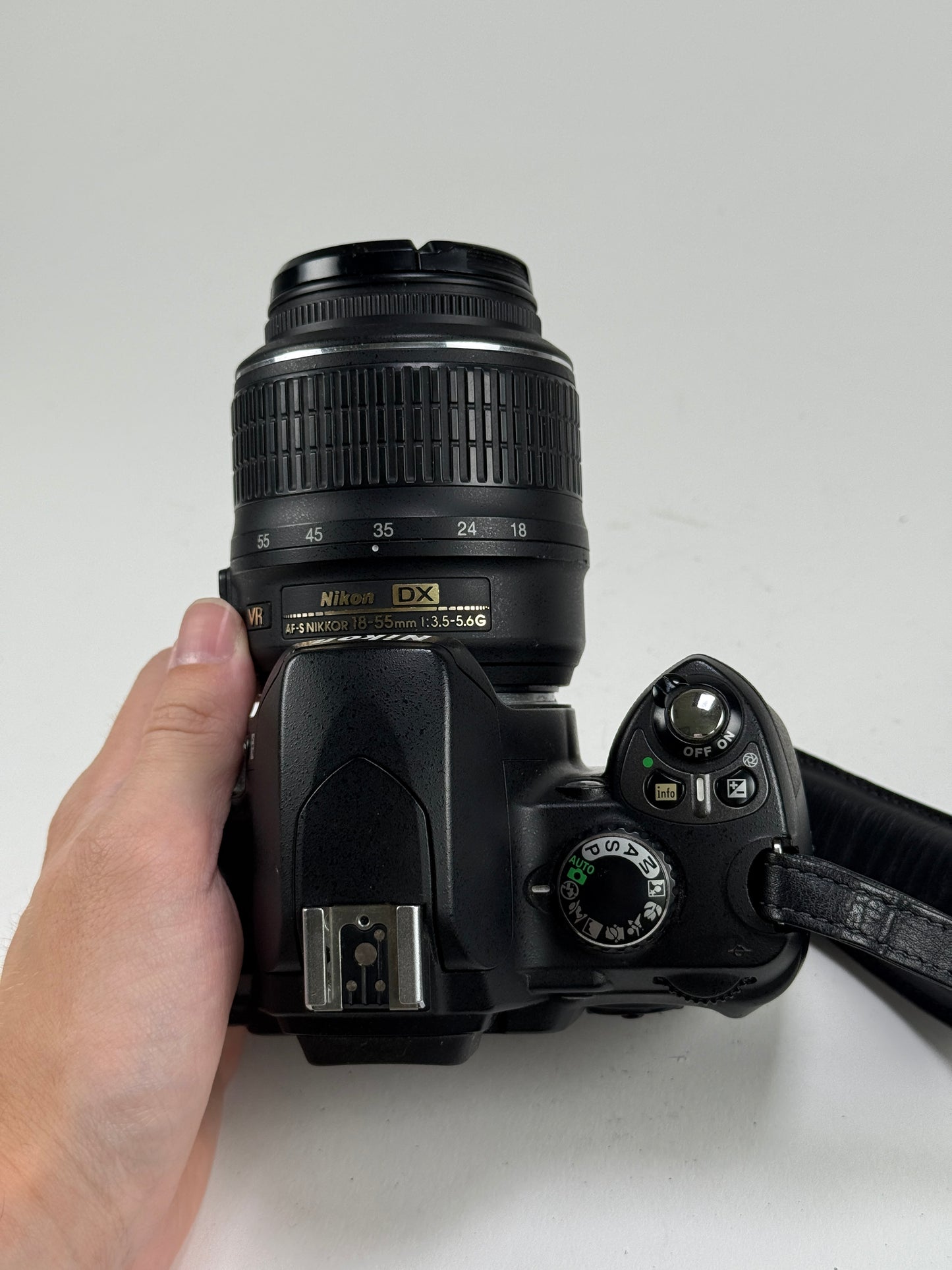 Nikon D D40 Digital SLR Camera - Kit with 18-55mm f3.5-5.6 Lens