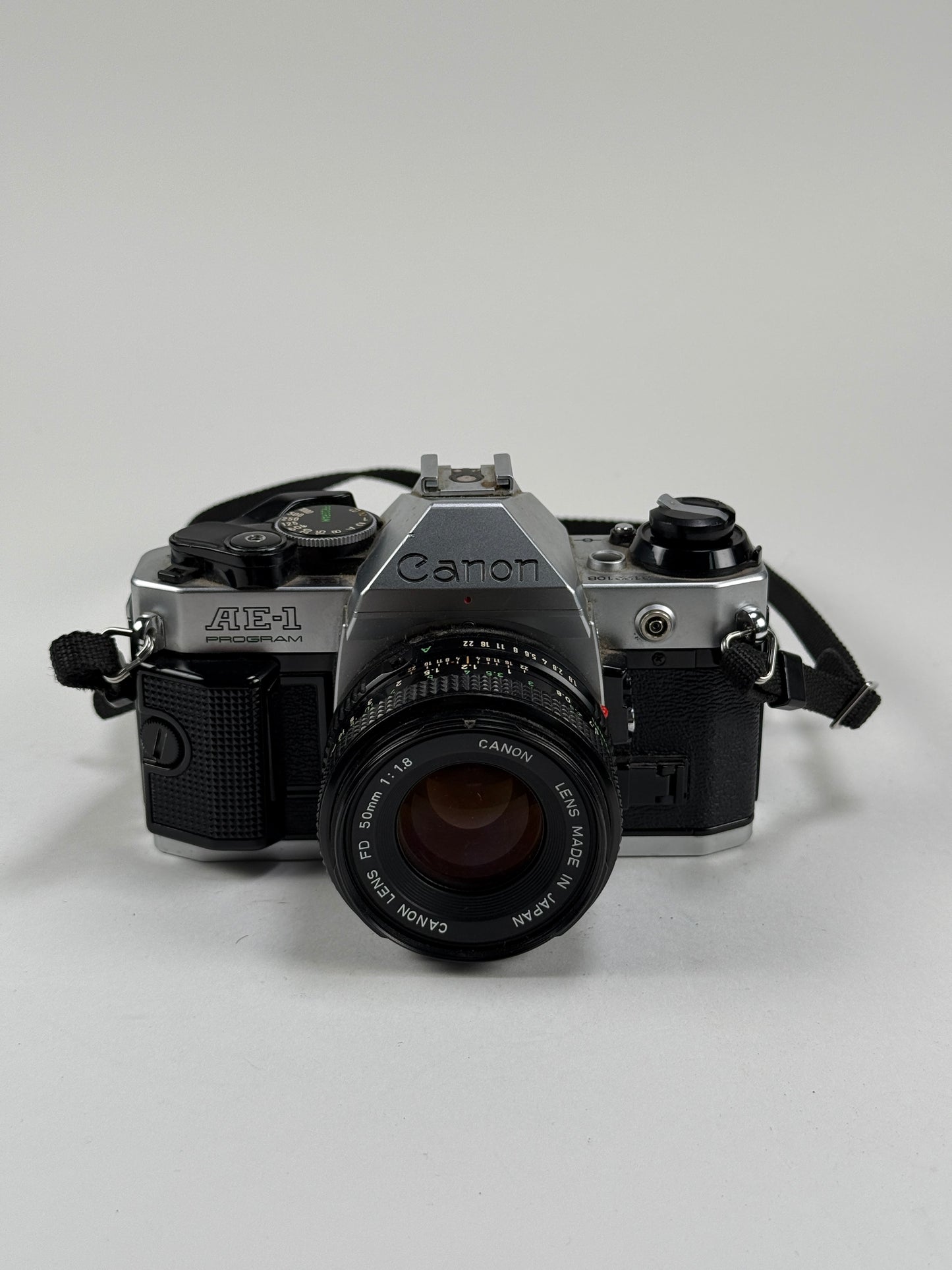 CANON AE-1 PROGRAM chrome SLR 35mm Film Camera with 50mm f1.8 FD KIT