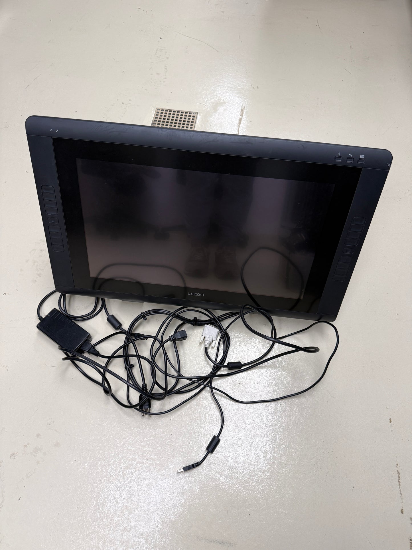 Wacom Cintiq 22HD Touch Interactive Pen Display DTH2200 w/ Cables and pen