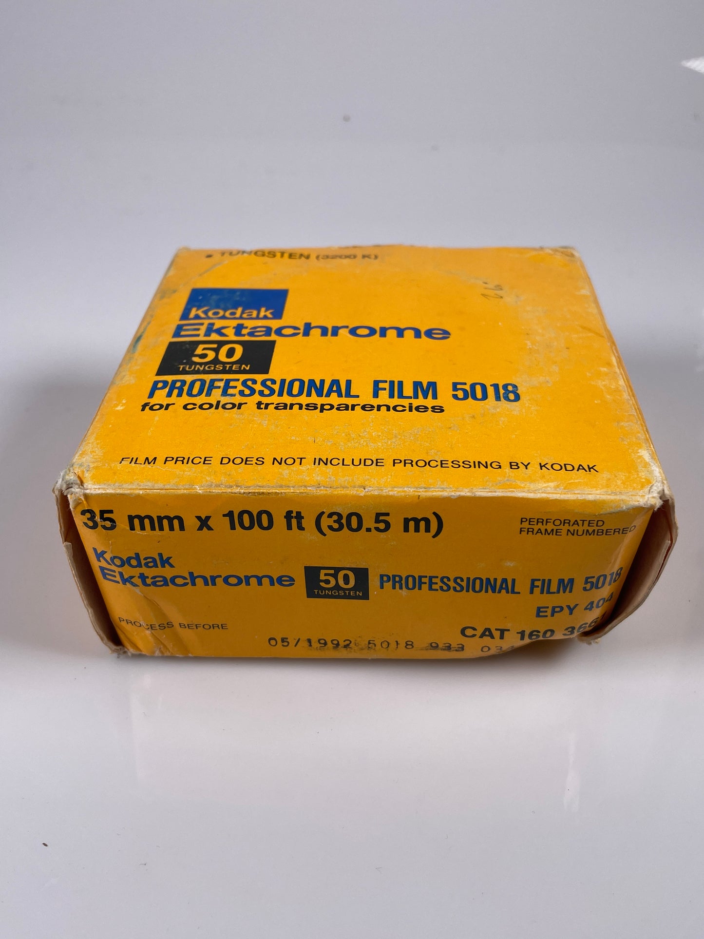 Kodak Ektachrome 50 T tungsten 100ft 35mm, exp. 1992