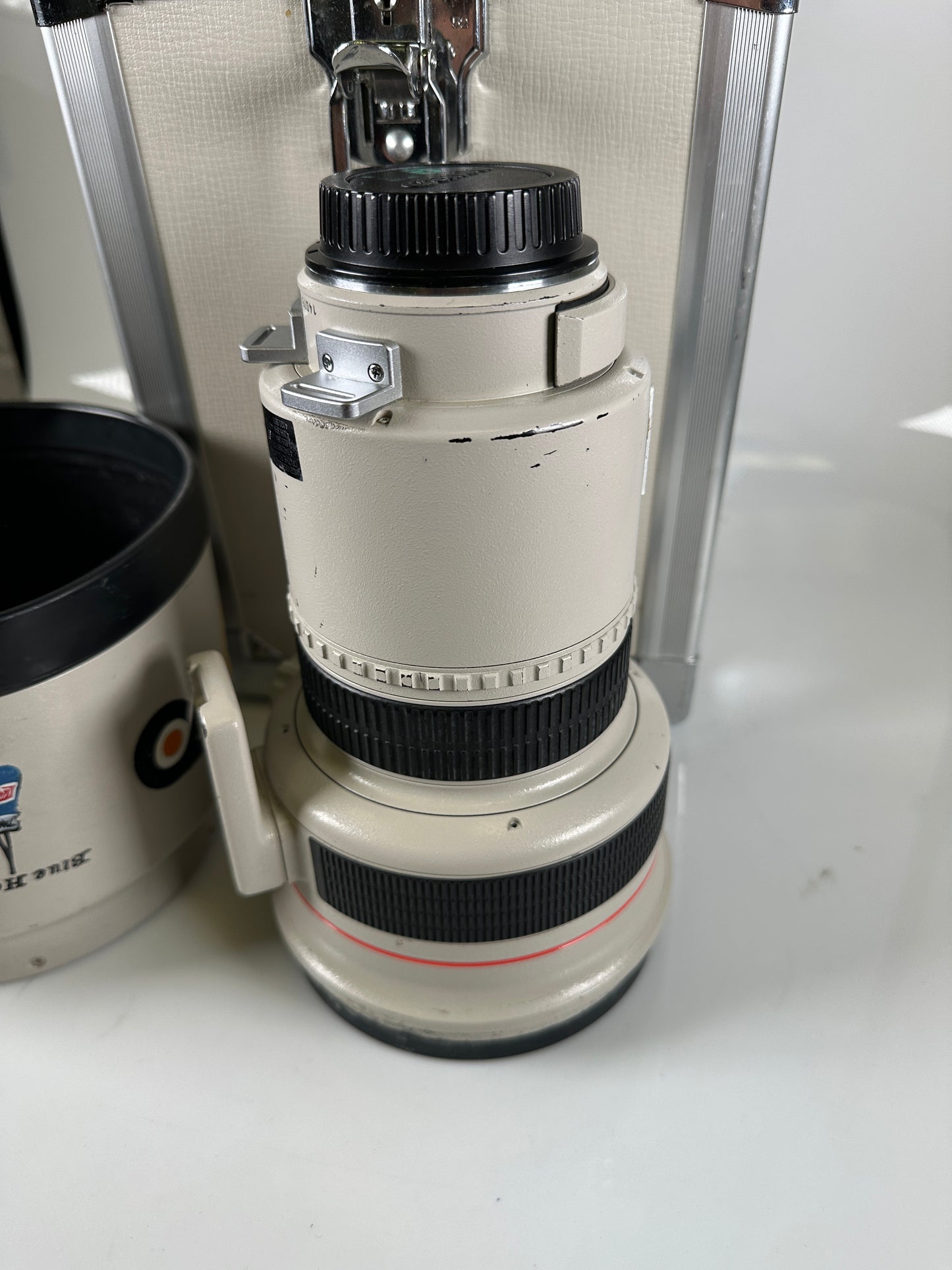 Canon EF 200mm f1.8 L Ultrasonic Camera Lens RARE