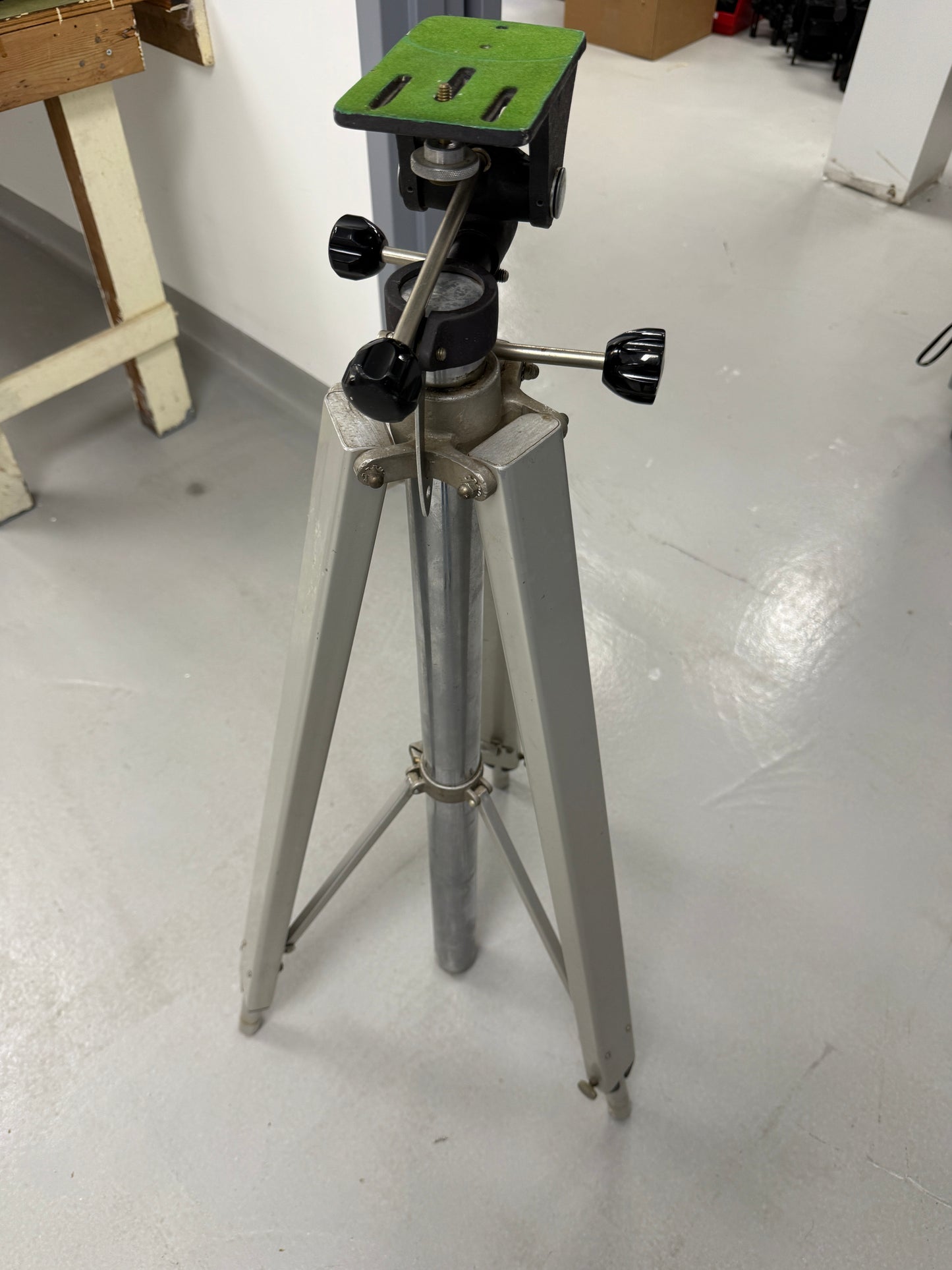 Davis & Sanford Professional Industrial Floating Action Tripod SH200 200