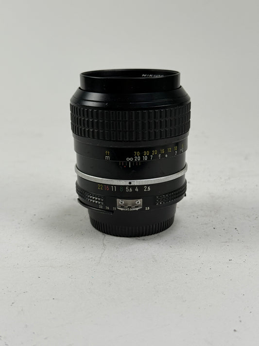 Nikon Nikkor 105mm f2.5 Ai Prime Manual Focus Portrait Lens w/ hood
