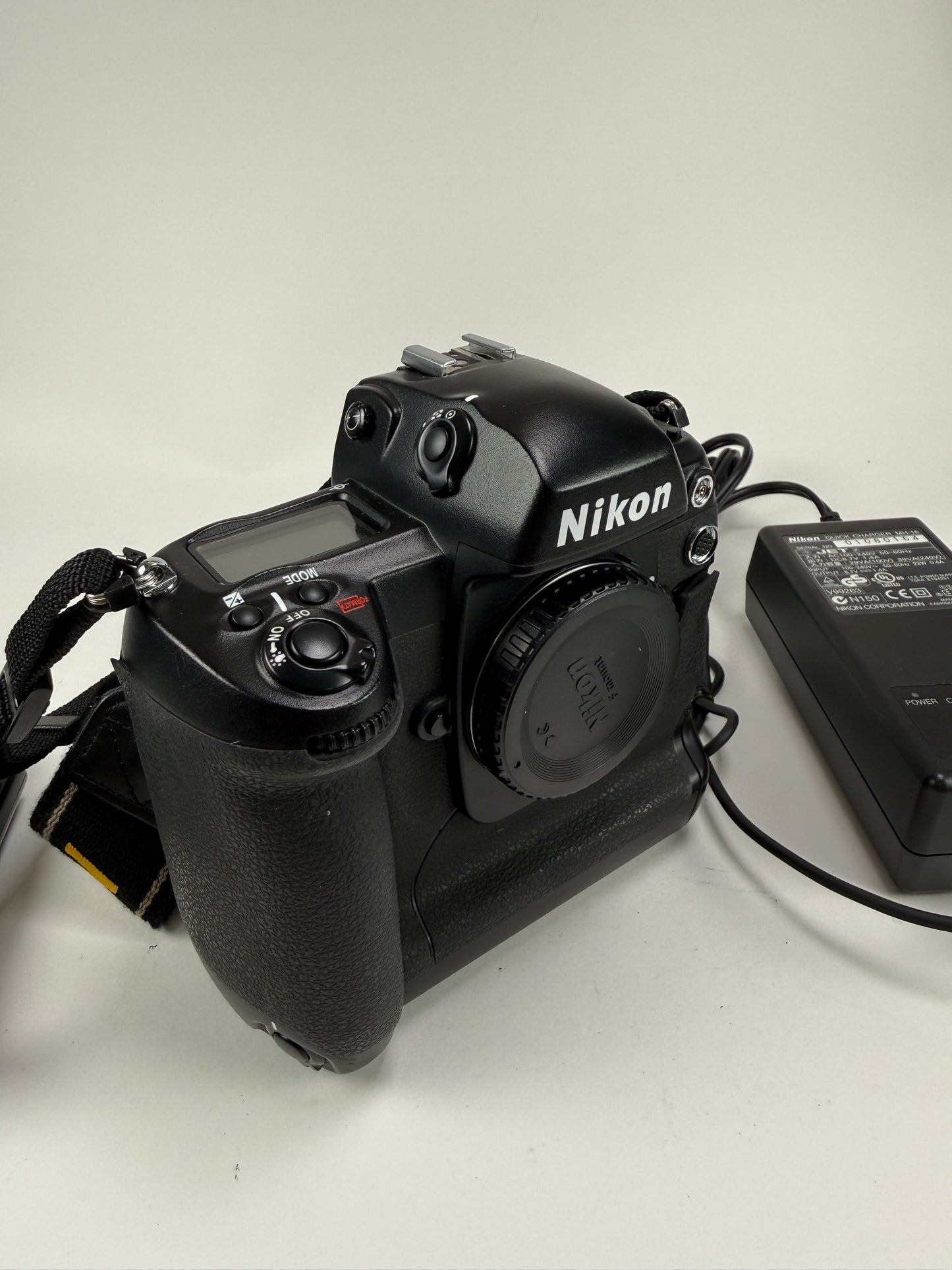Nikon D1H 2.7MP Digital SLR Camera Body