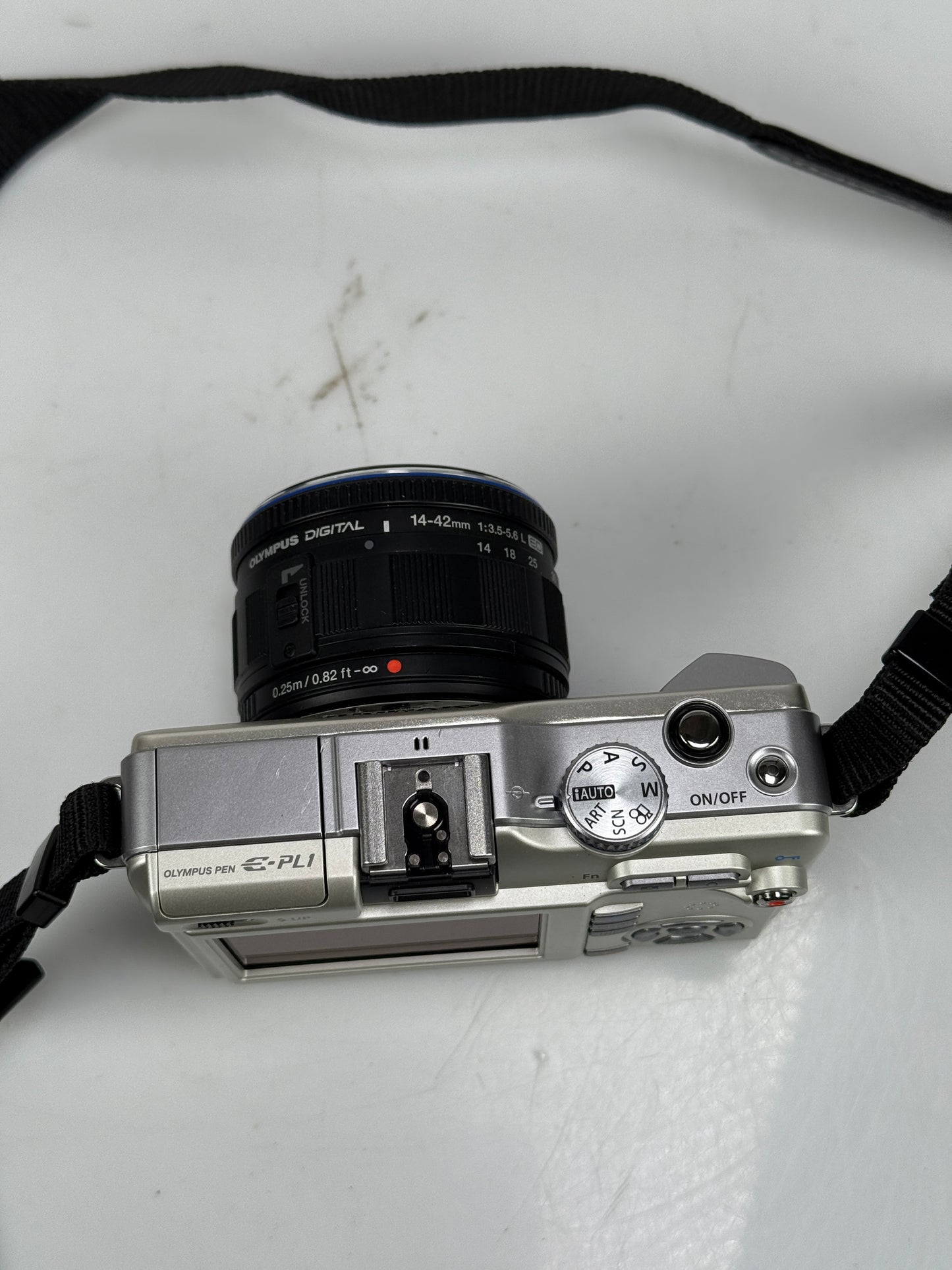 Olympus E-PL1  12.3MP mirrorless digital camera body Silver with 14-42mm L ED lens