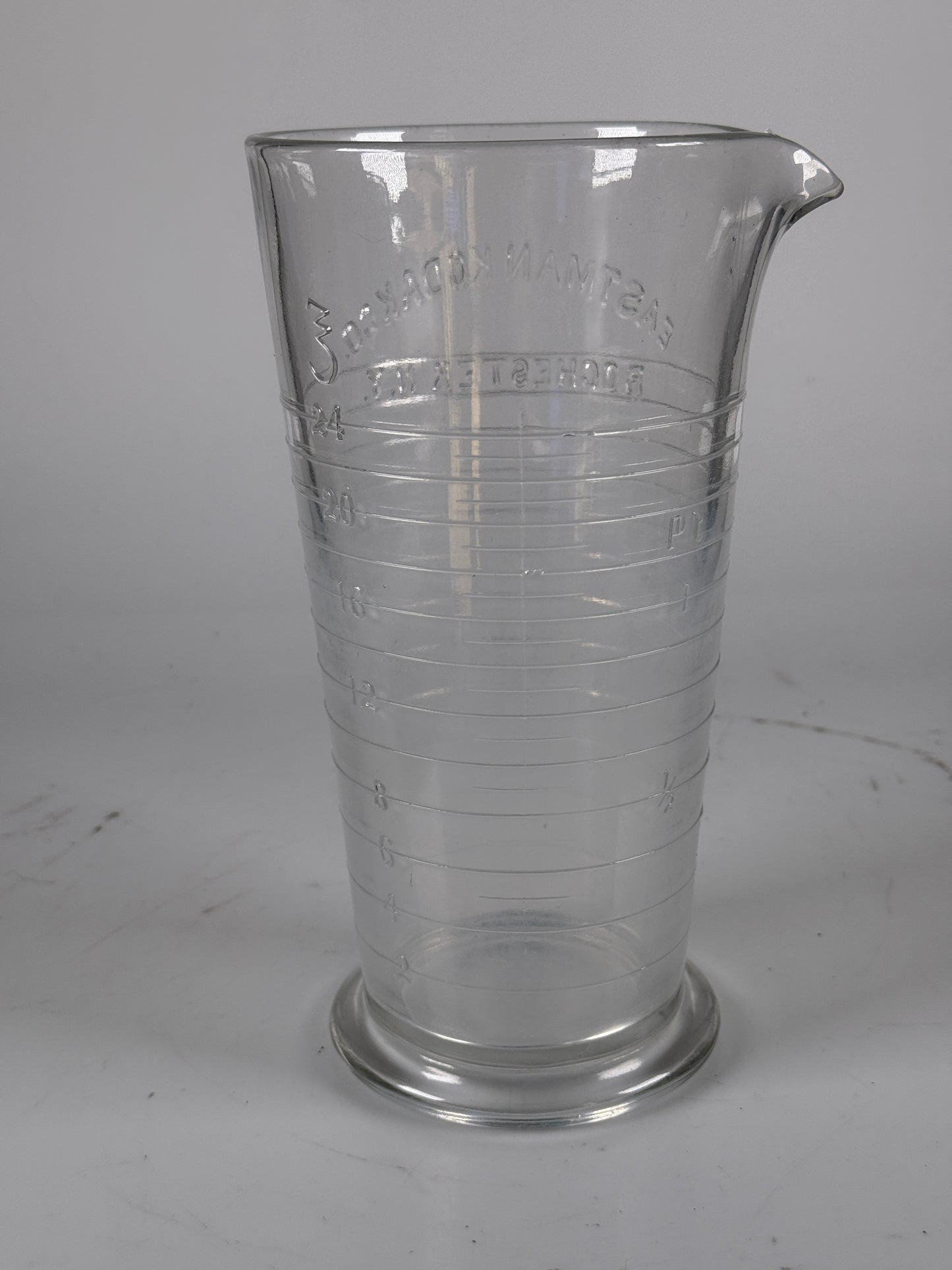 Eastman Kodak Co Photographic 24 oz Glass Measuring Beaker Rochester, N.Y.