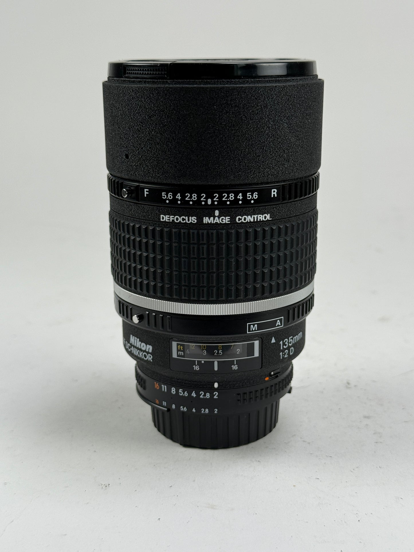 Nikon Nikkor AF 135mm f2 D DC Defocus Lens