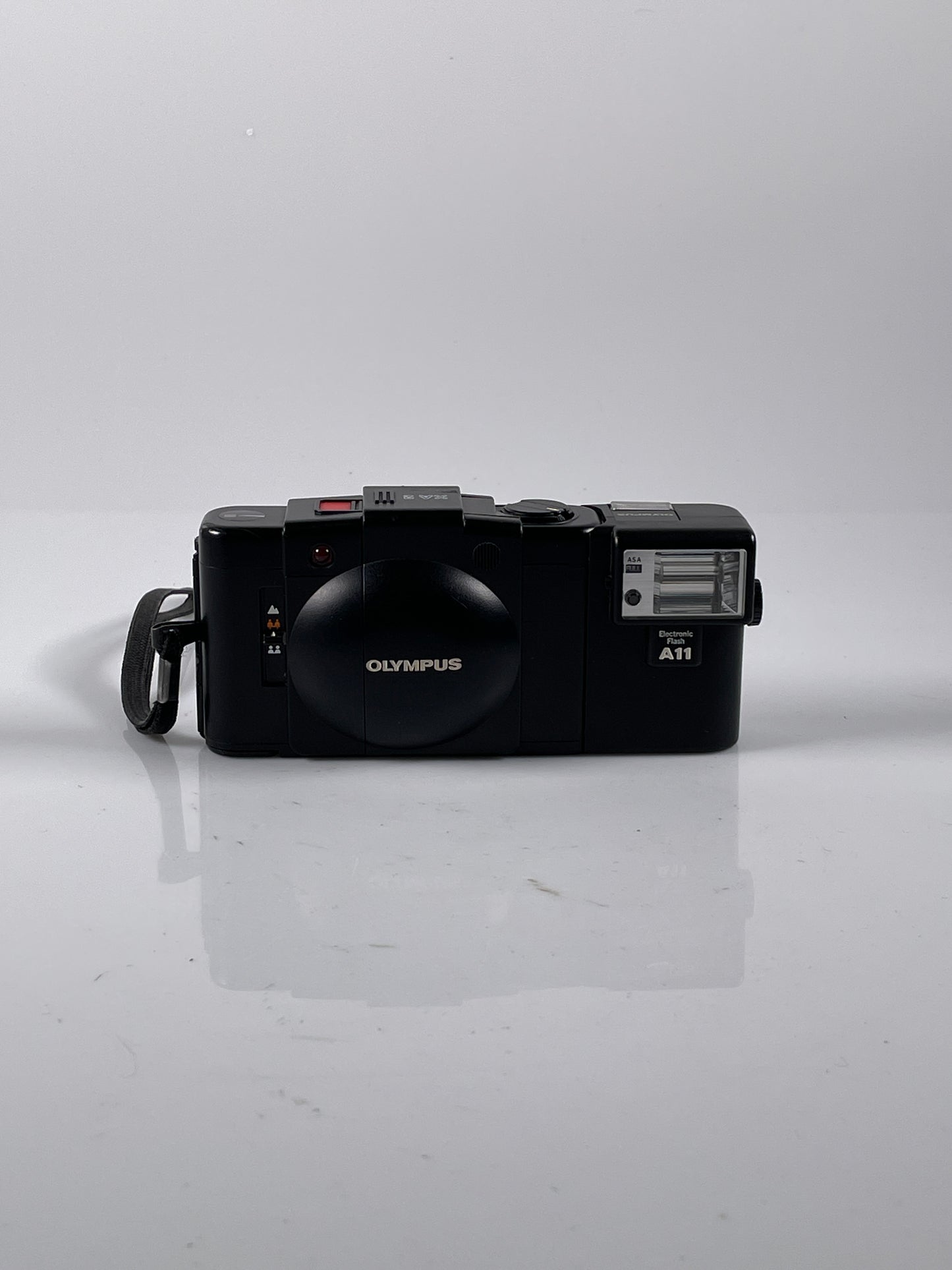 Olympus XA2 35mm Rangefinder Camera 35mm f3.5 with A11 flash