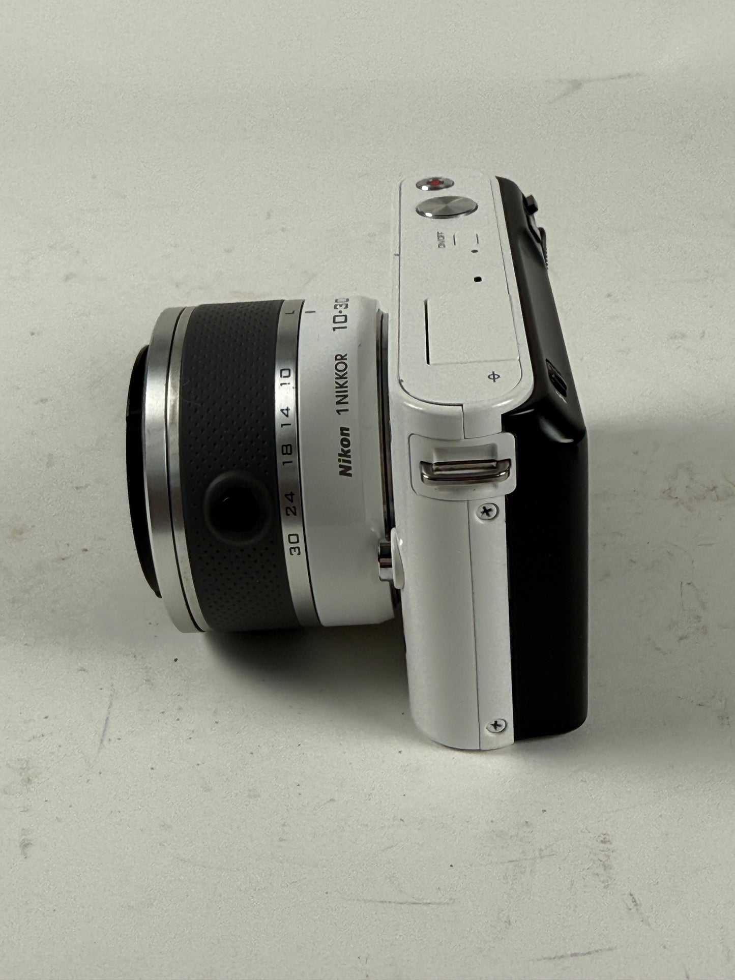 Nikon 1 J1 10.1MP Mirrorless SLR Camera w/ 10-30mm Lens white