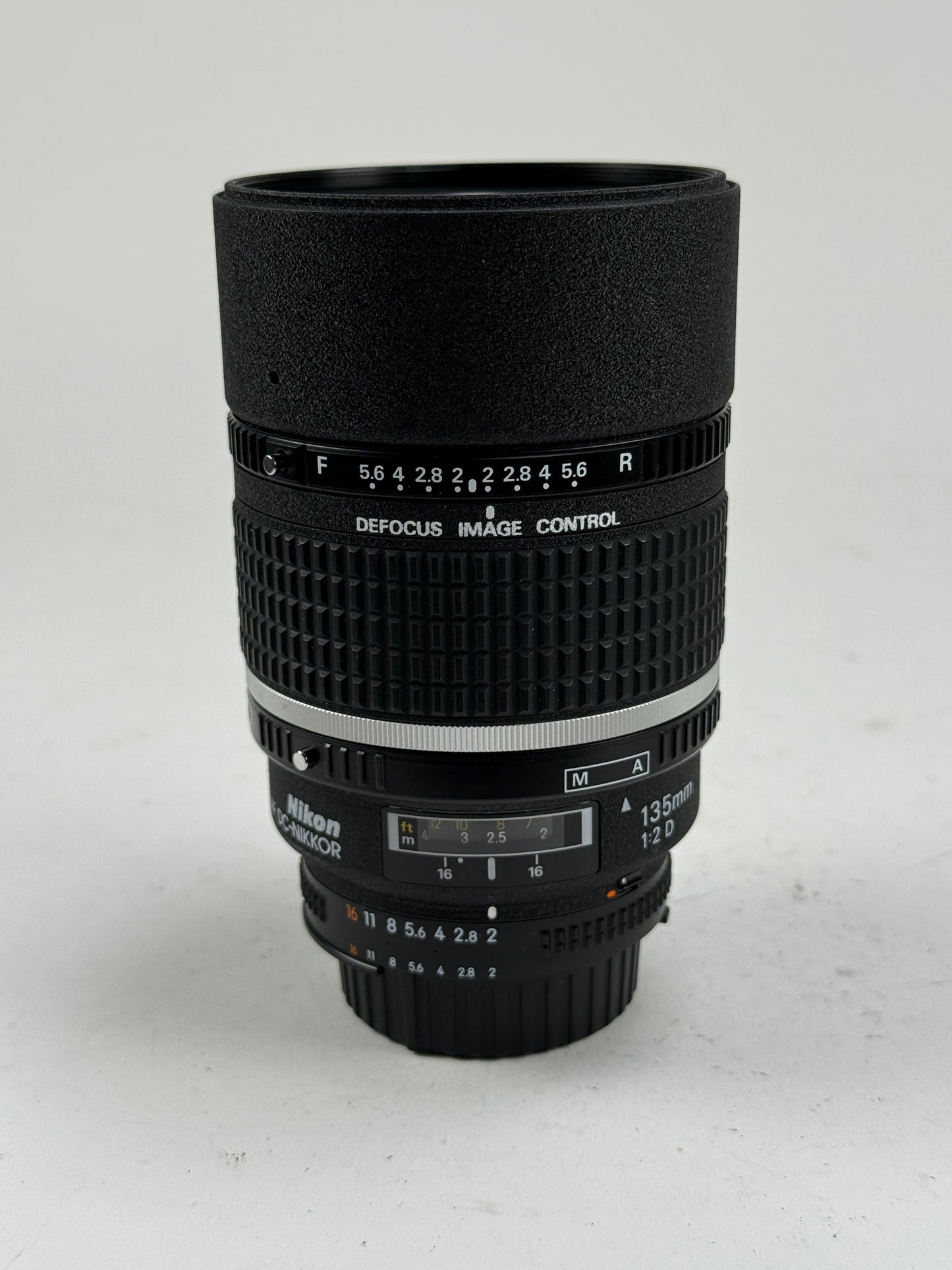 Nikon Nikkor AF 135mm f2 D DC Defocus Lens
