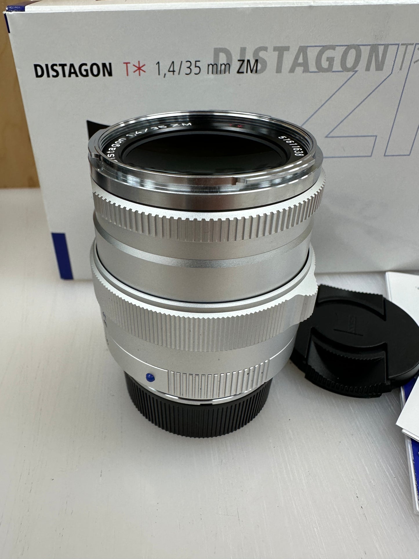 Carl Zeiss Distagon 35mm f1.4 ZM silver chrome for Leica M