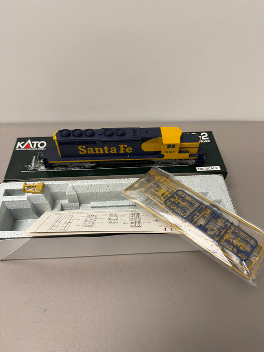 KATO 37-2908 HO EMD SD40-2 Snoot Nose Locomotive Santa Fe #5027 New DCC Ready