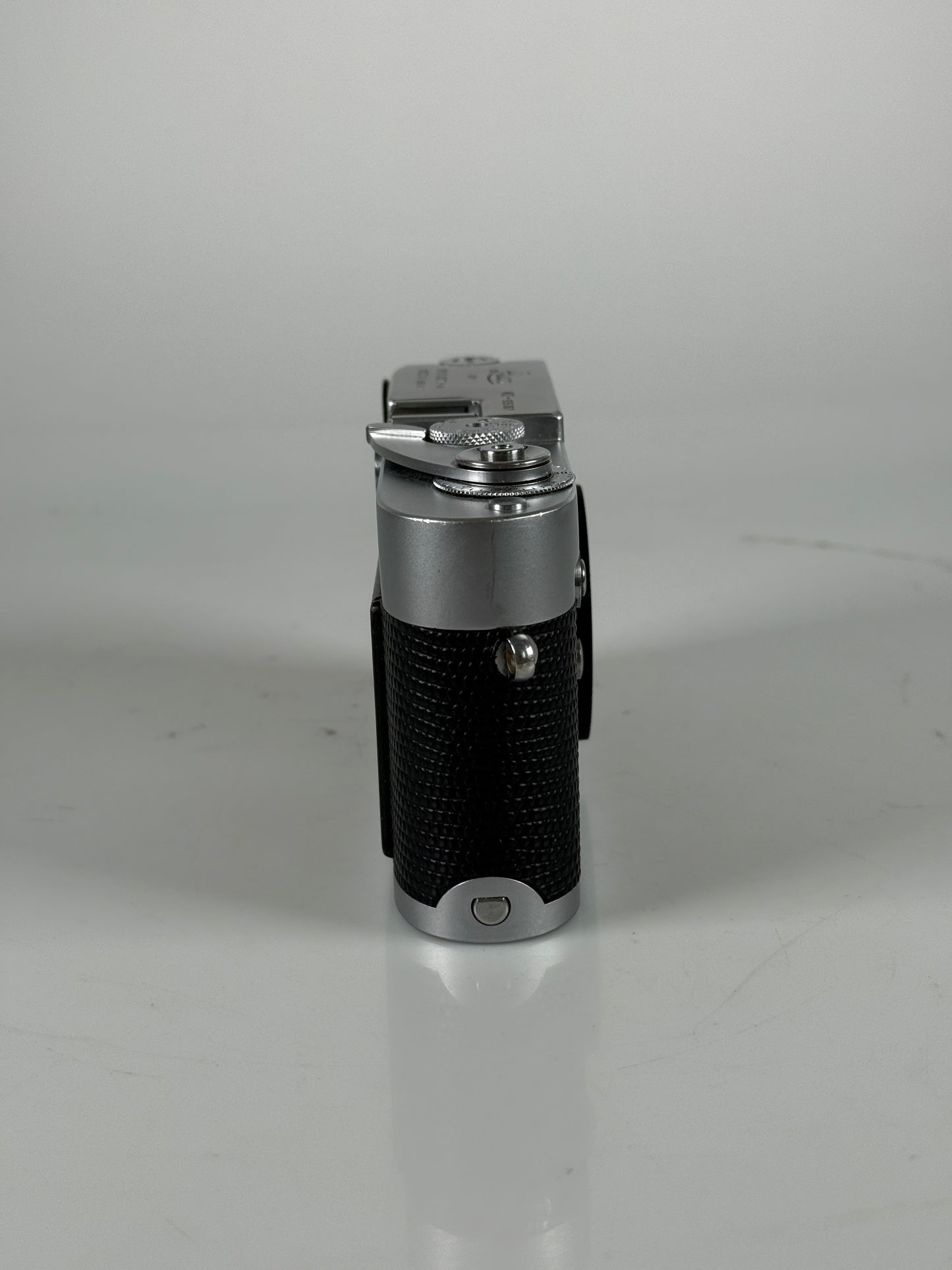 Leica M2 Chrome 35mm rangefinder film camera body button rewind