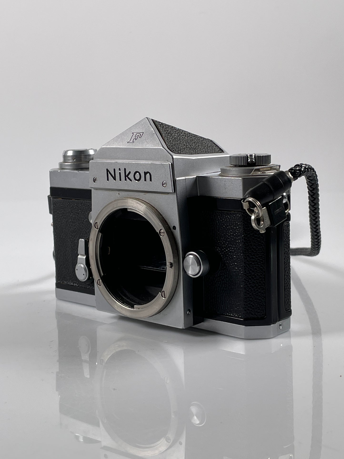 Nikon F Standard Prism SLR Camera Body Ser: 64XXXXX Chrome NPK