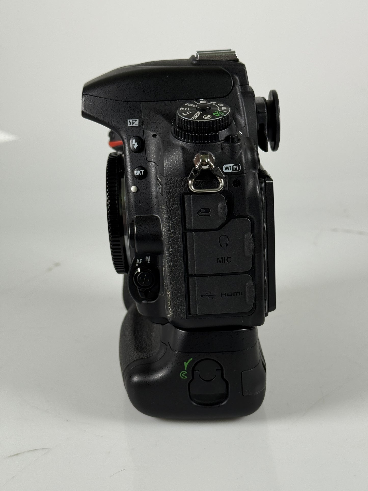 Nikon D750 24.3MP FX Digital Camera Body with grip