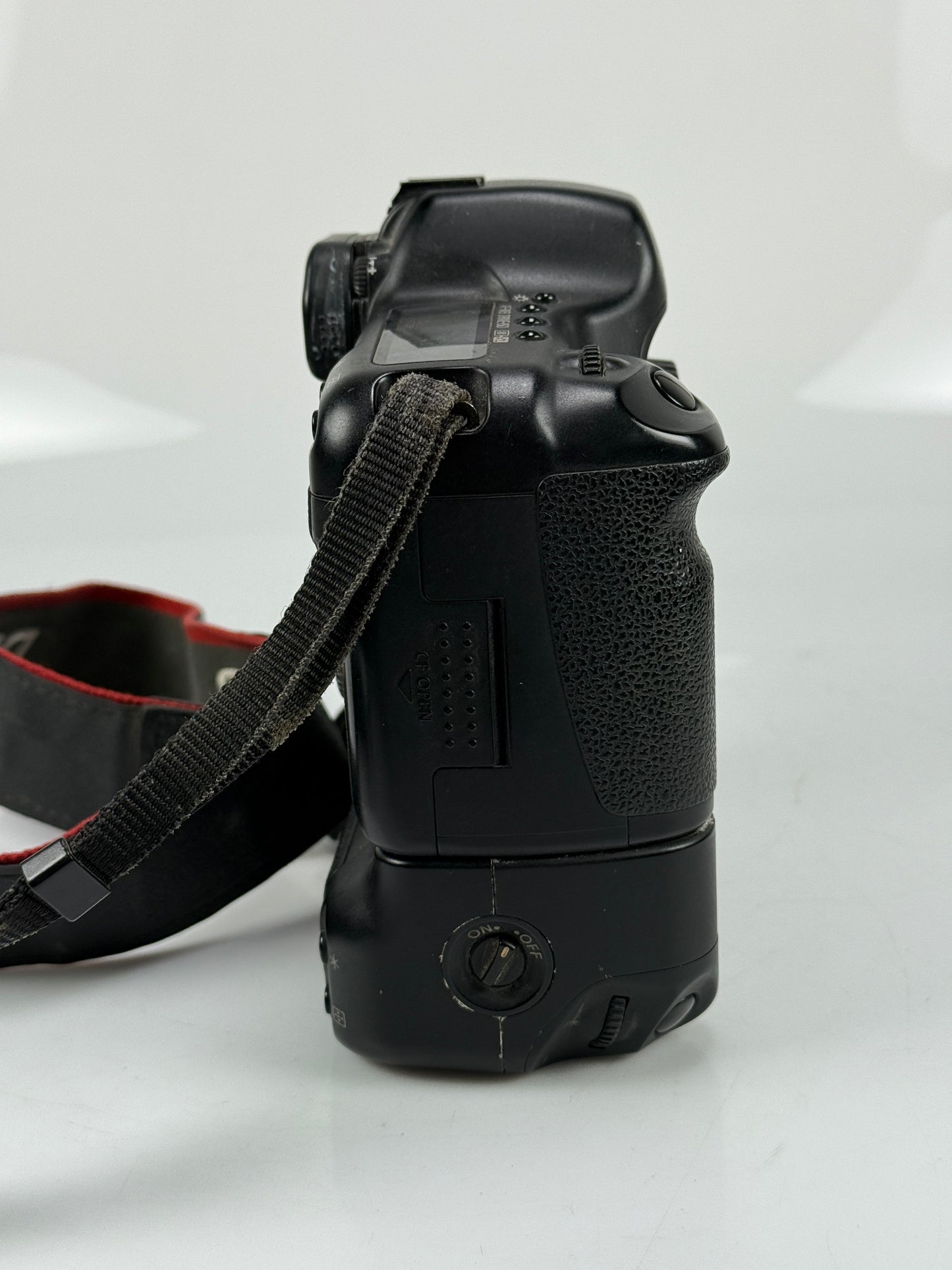 Canon EOS 5D Classic *Battery Grip BG-E4* 12.8 MP Full Frame DSLR Camera