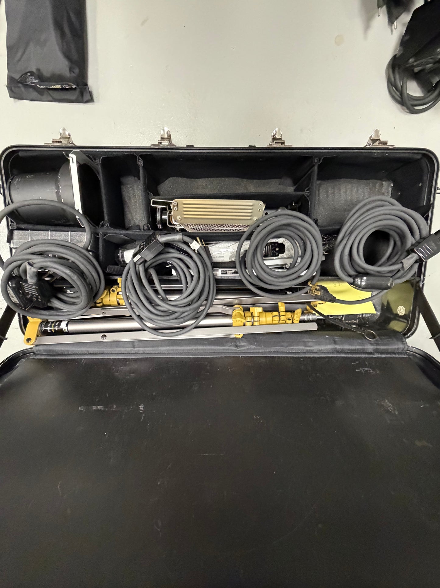 Lowel light kit w/ Tota Omni, Pro, LC44, Tota, light stands, case, etc