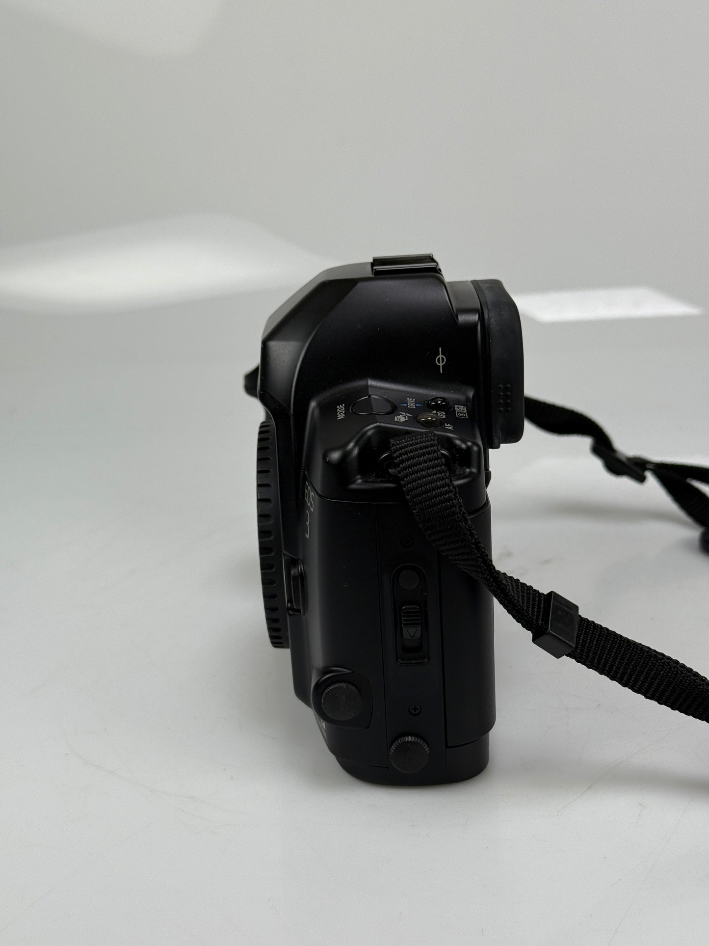 Canon EOS-3 EOS 3 35mm SLR Film Camera Body